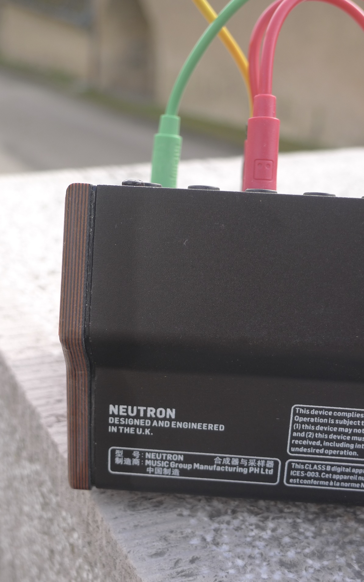 behringer-neutron-6406031.jpg