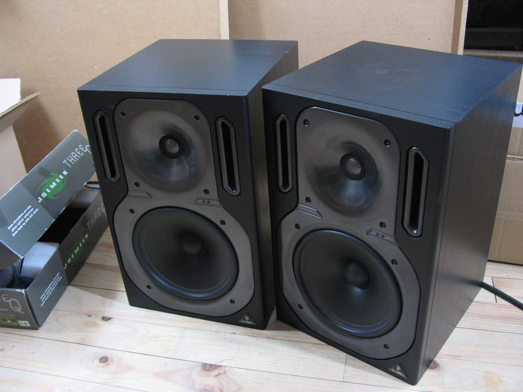 Behringer Truth B2031A image (#86995) - Audiofanzine