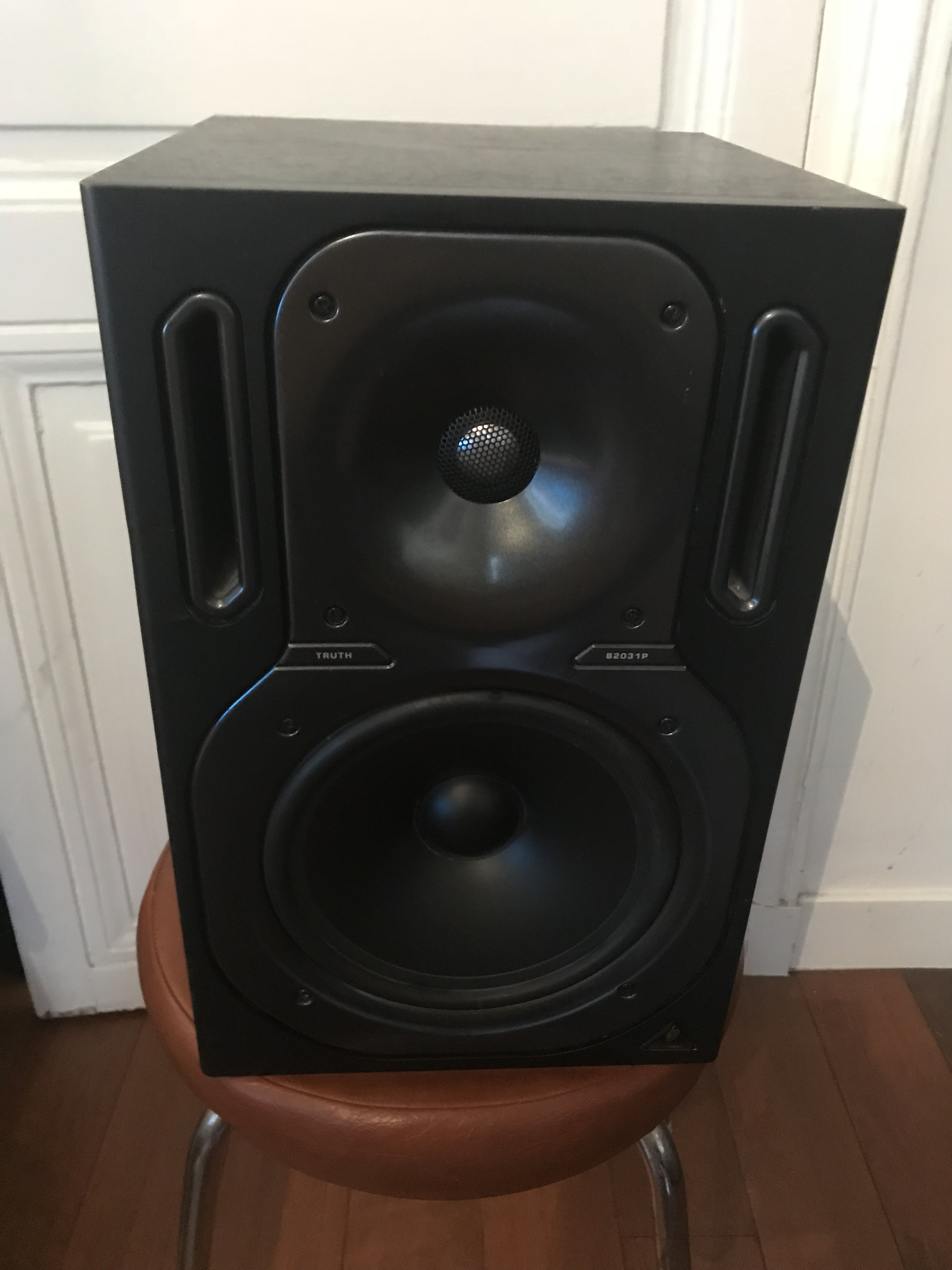 TRUTH B2031P - Behringer Truth B2031P - Audiofanzine