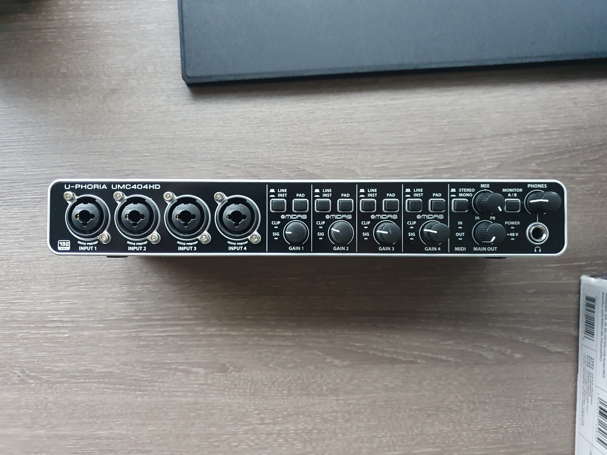 U-Phoria UMC404HD - Behringer U-Phoria UMC404HD - Audiofanzine