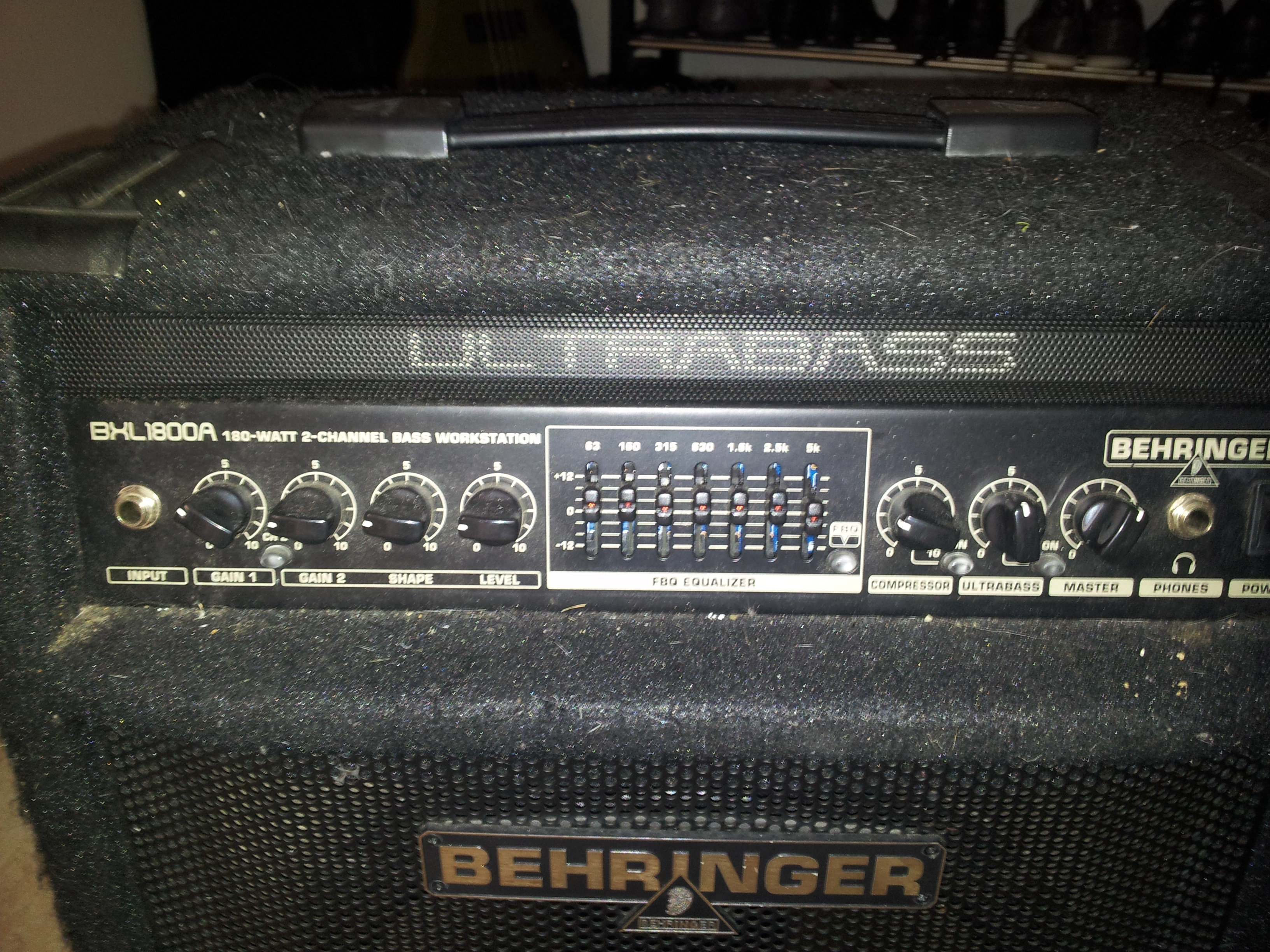 Behringer Ultrabass Bxl1800a Image 453902 Audiofanzine