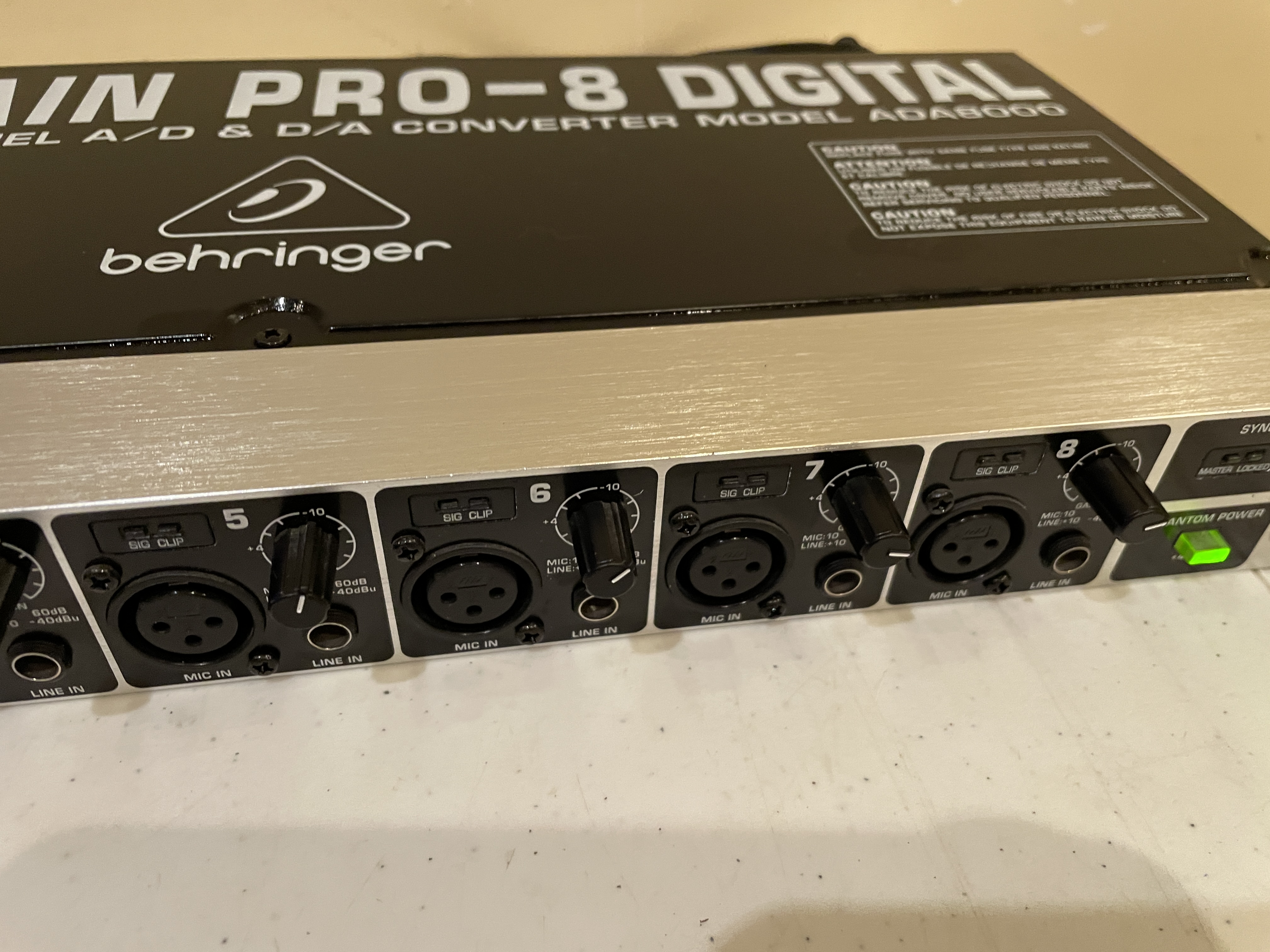 Ultragain Pro-8 Digital ADA8000 Behringer - Audiofanzine