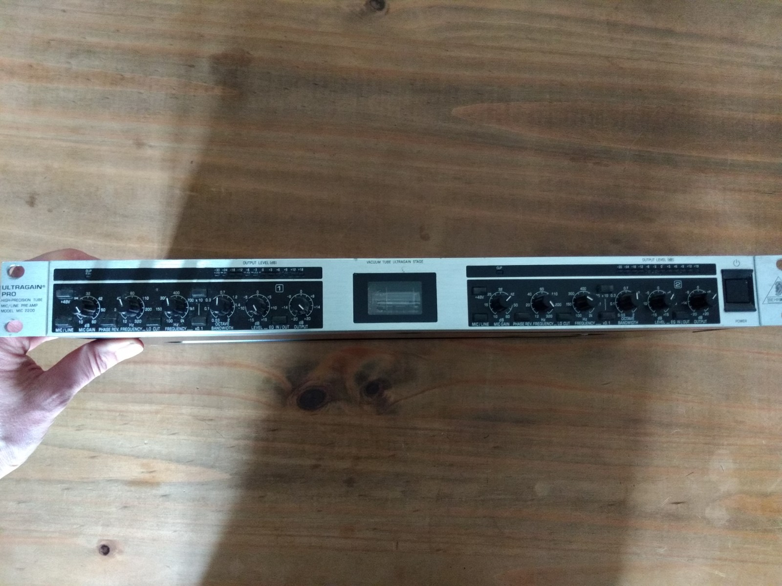 Ultragain Pro MIC2200 Behringer Ultragain Pro MIC2200 Audiofanzine