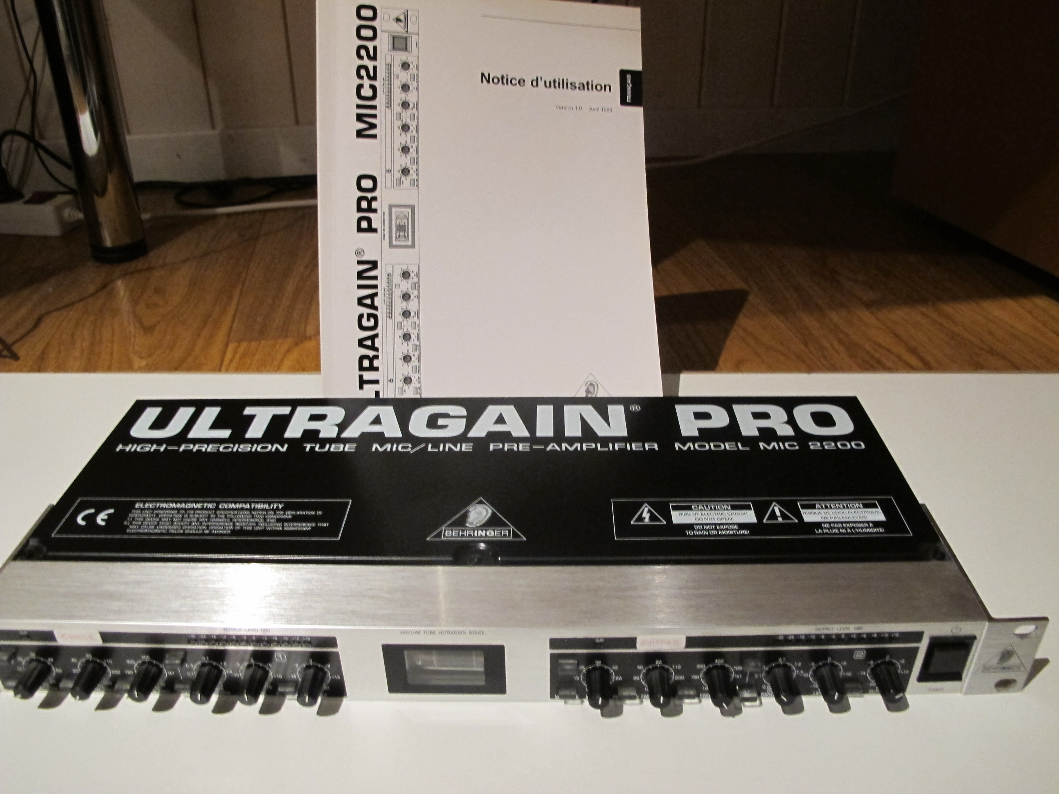 Photo Behringer Ultragain Pro MIC2200 Behringer MIC2200 (541389