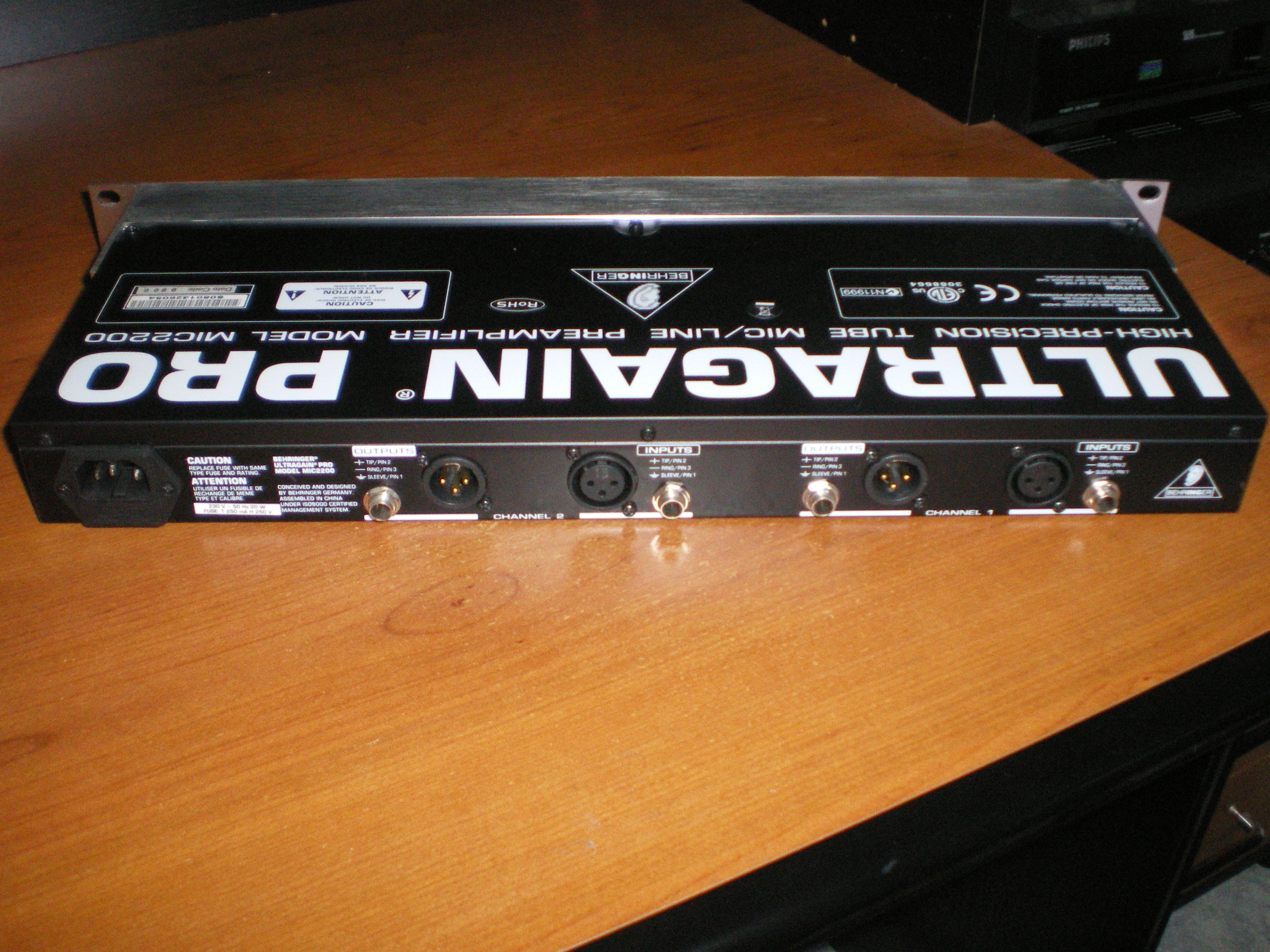 Photo Behringer Ultragain Pro MIC2200 Behringer MIC2200 (649299