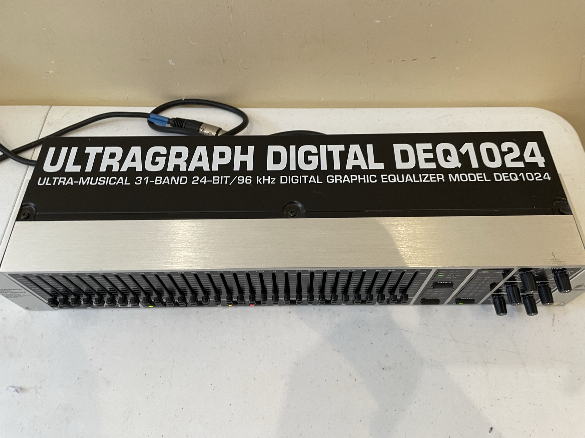 Ultragraph Digital DEQ1024 Behringer - Audiofanzine