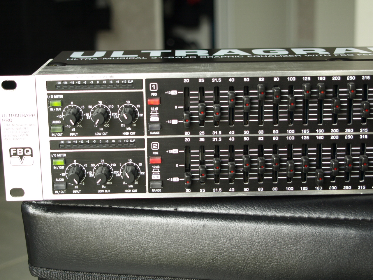 Behringer 2 pro. Geq 3102 эквалайзер Behringer. Behringer fbq3102. ULTRAGRAPH Pro fbq3102. ULTRAGRAPH FBQ-Pro fbq3102.