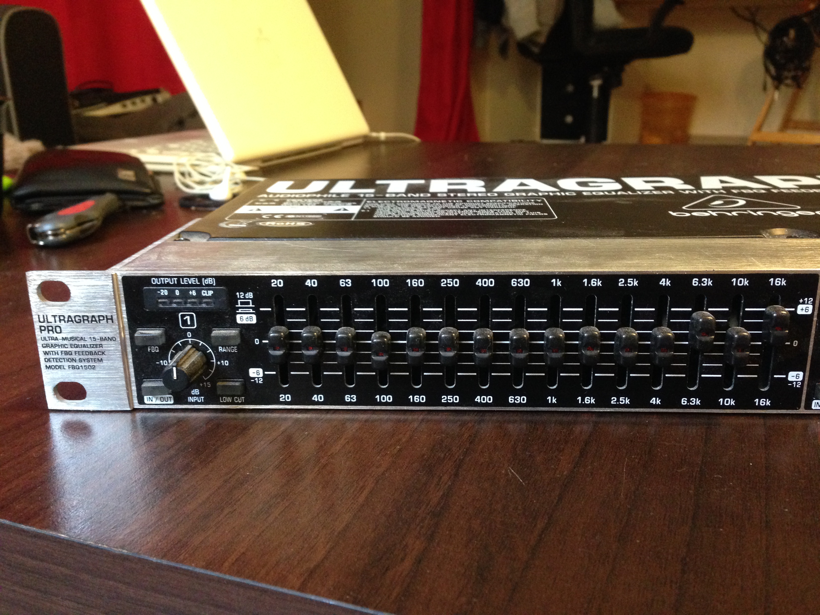 Photo Behringer Ultragraph Pro FBQ1502 : Behringer Ultragraph Pro ...