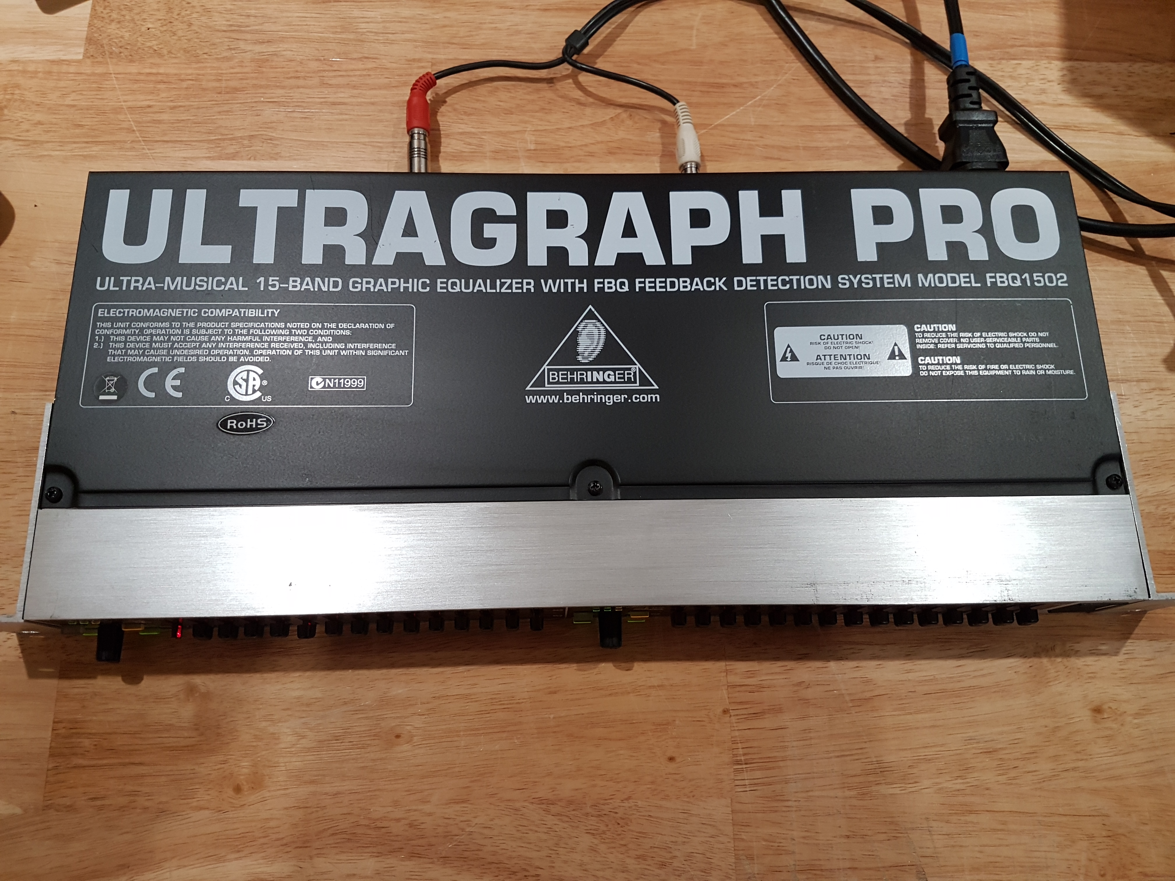 Photo Behringer Ultragraph Pro FBQ1502 : Behringer Ultragraph Pro ...