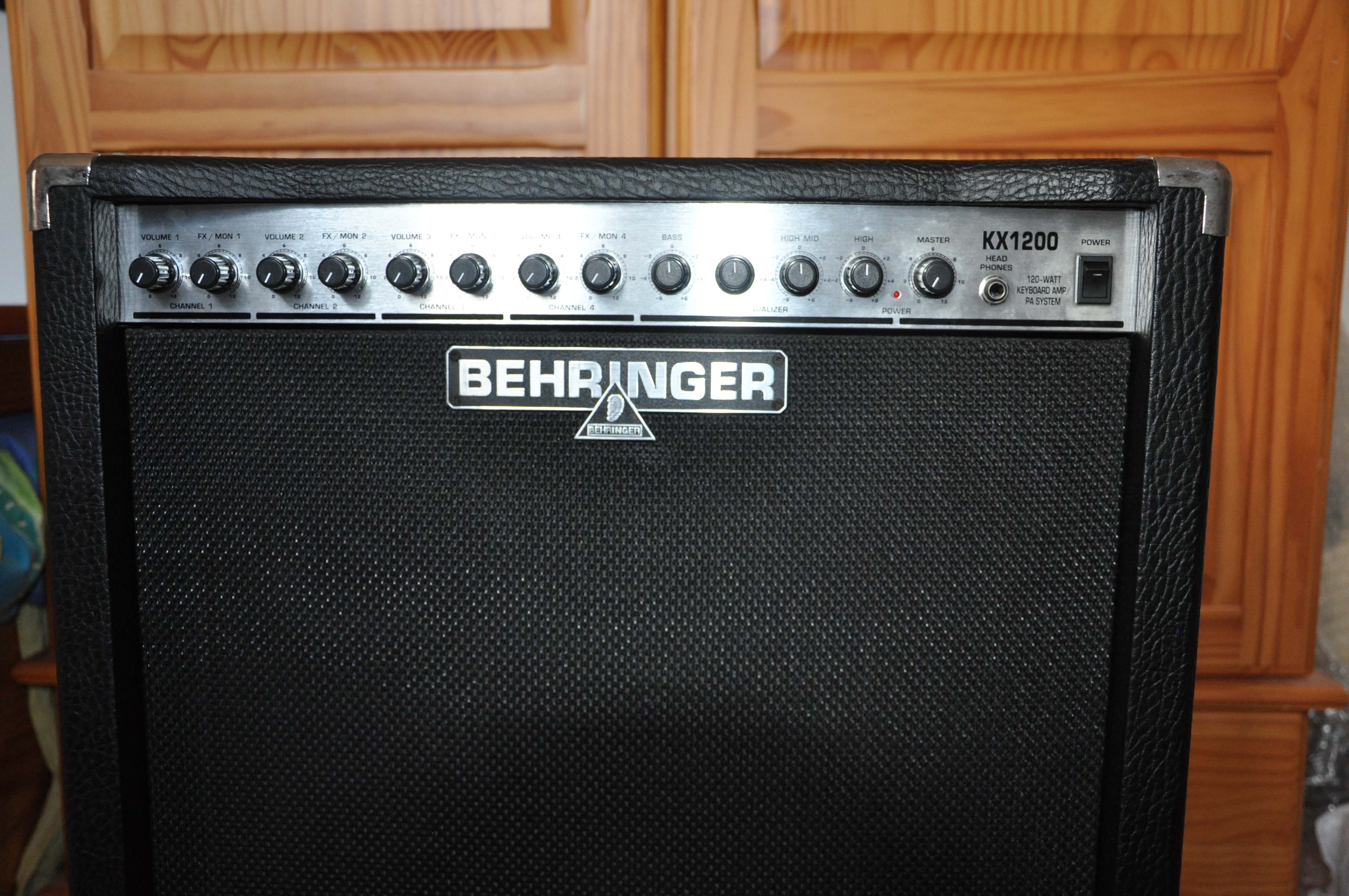Behringer UltraTone KX1200 image (567908) Audiofanzine