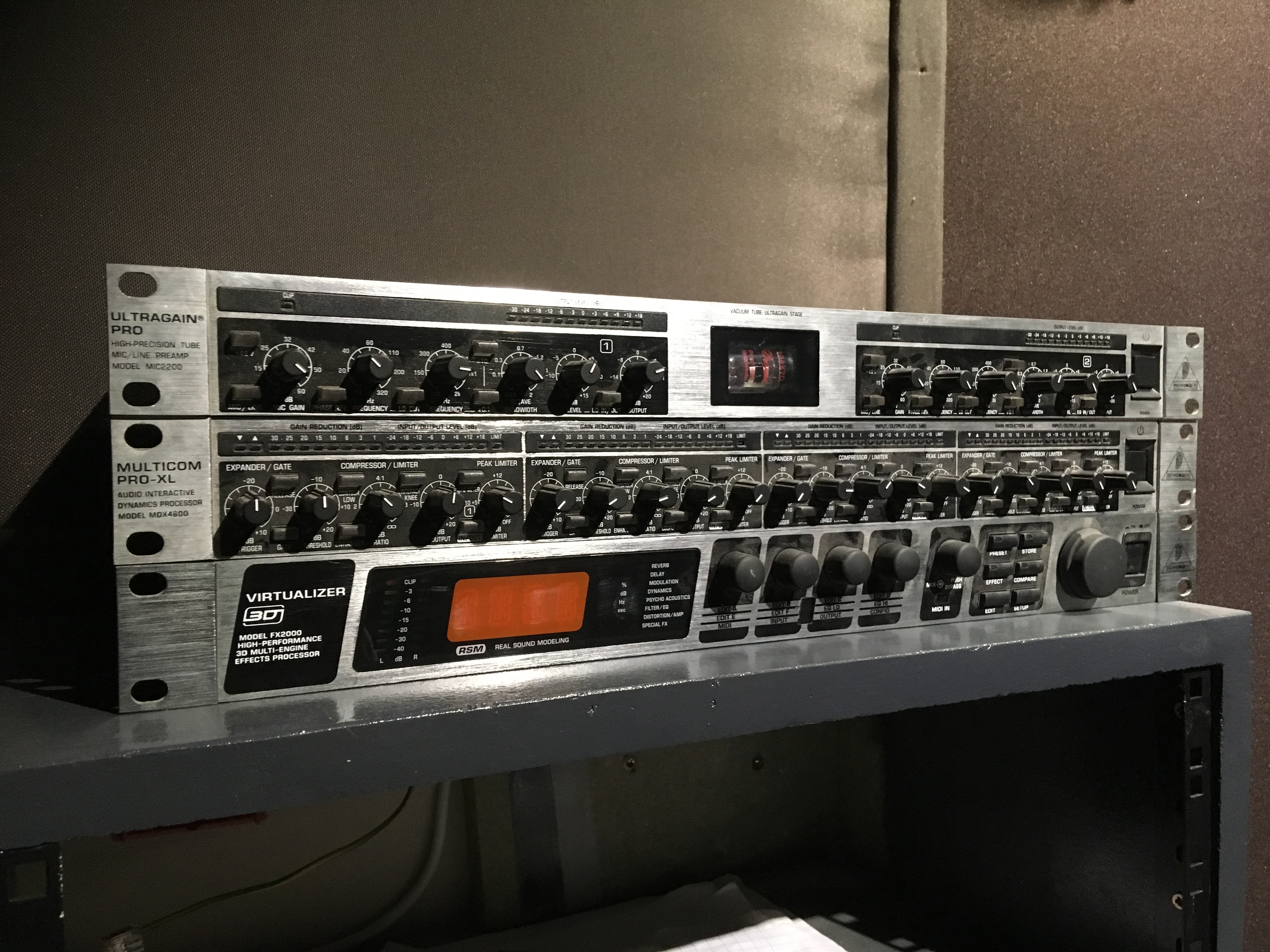 VIRTUALIZER 3D FX2000 Behringer Virtualizer 3D FX2000 Audiofanzine