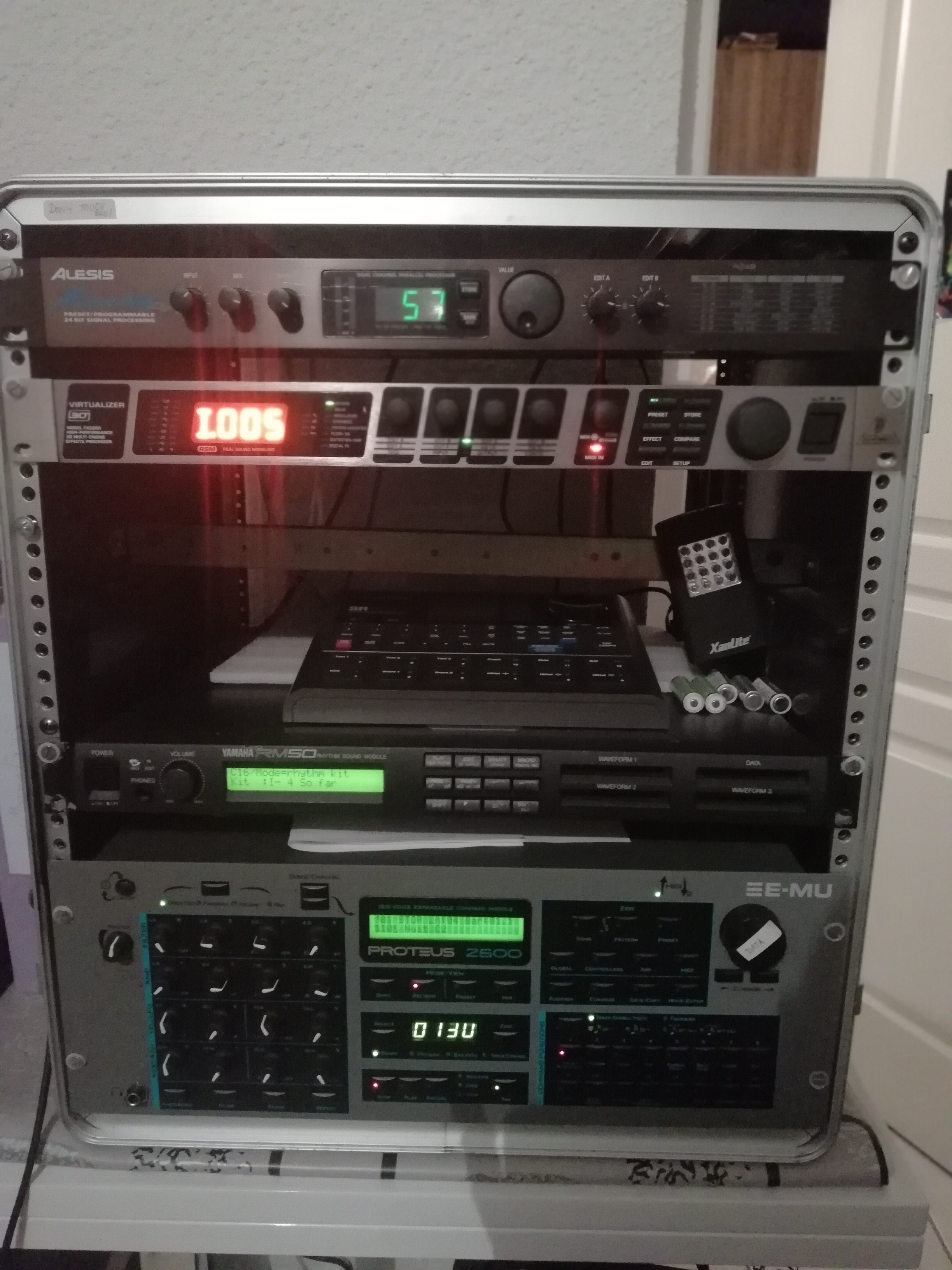 VIRTUALIZER 3D FX2000 Behringer Virtualizer 3D FX2000 Audiofanzine