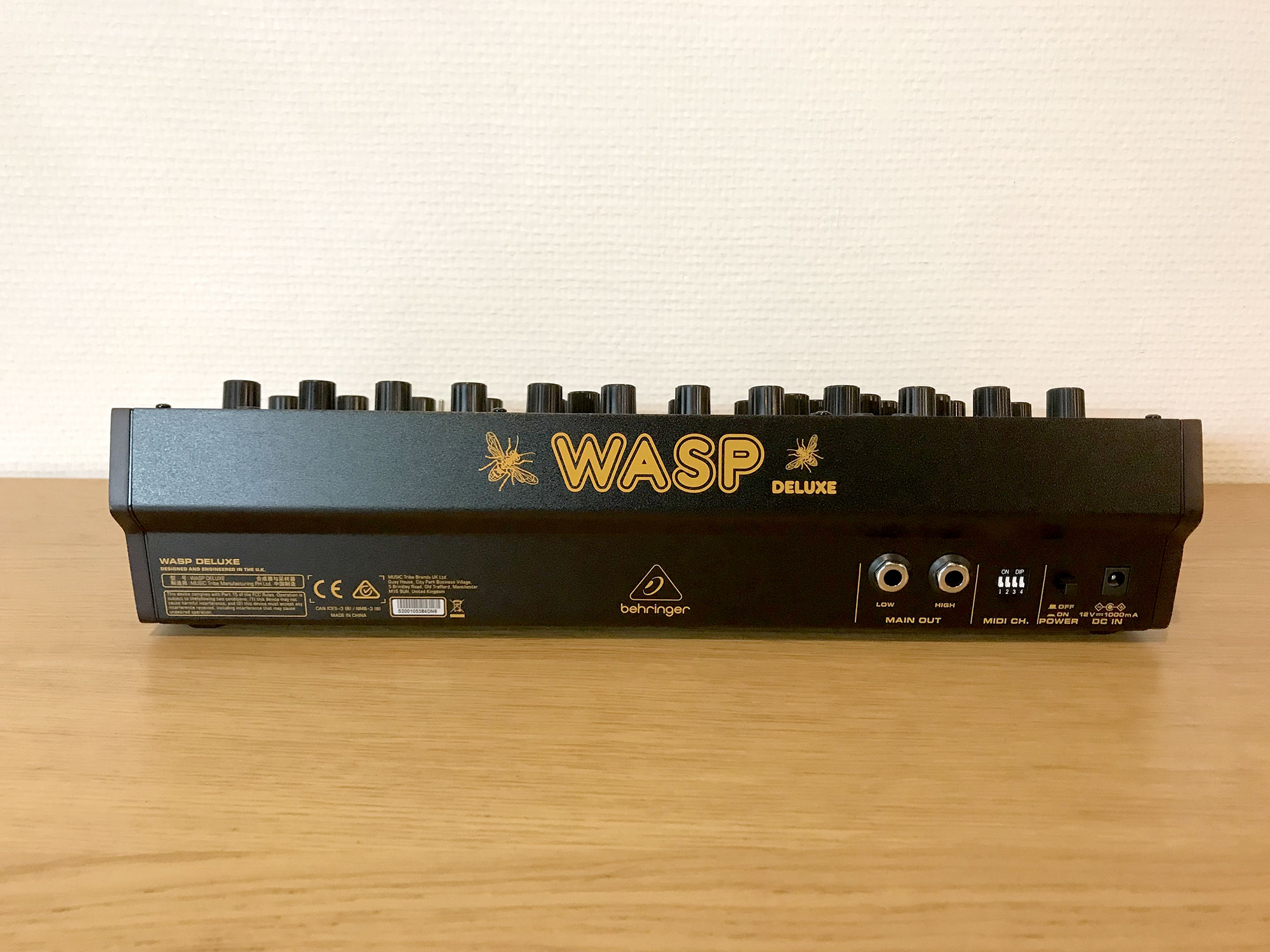 Wasp Deluxe Behringer Wasp Deluxe Audiofanzine