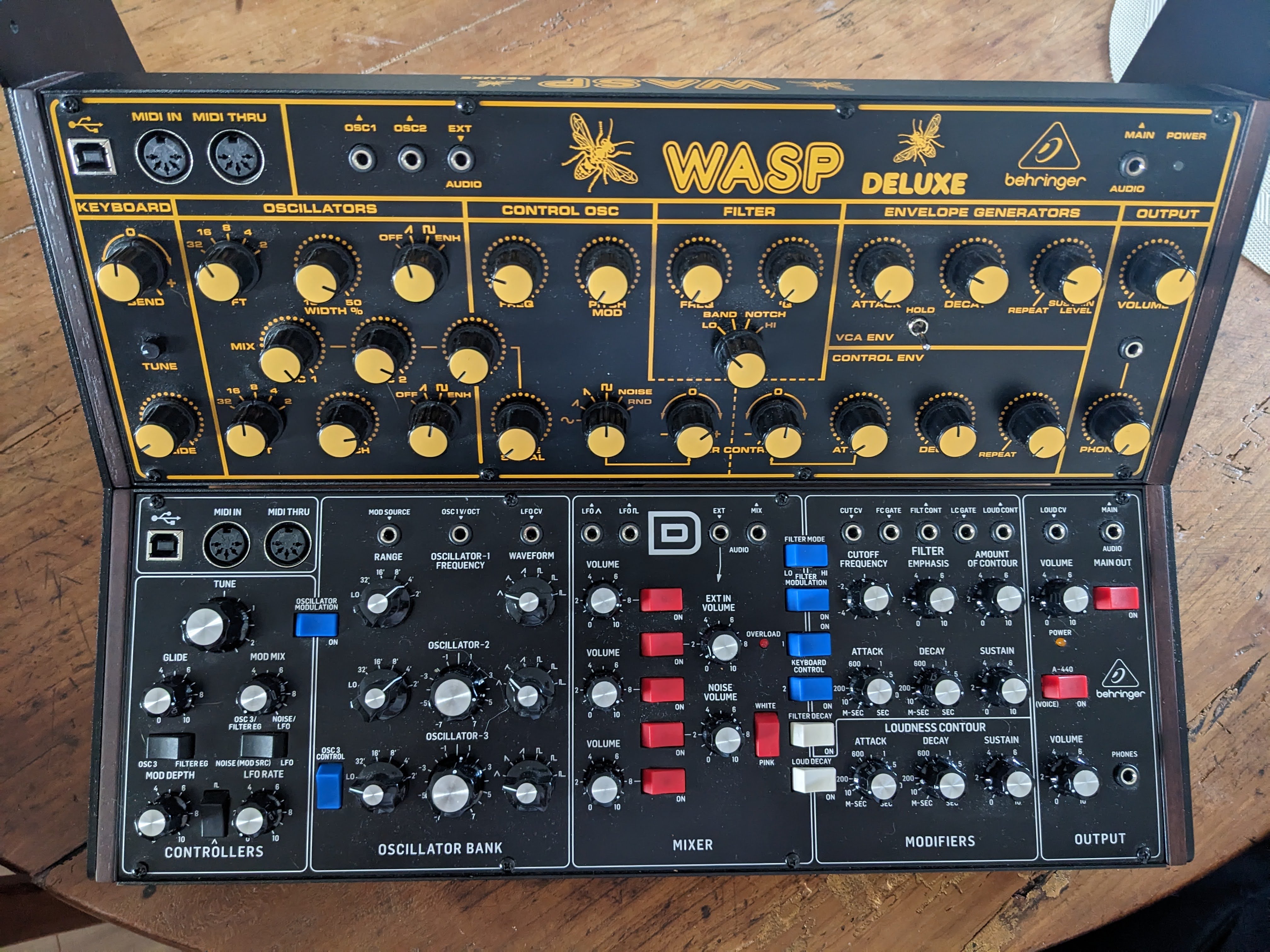 Wasp Deluxe Behringer Wasp Deluxe Audiofanzine