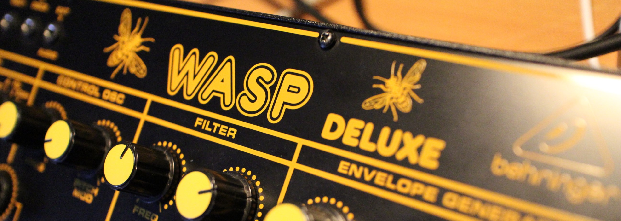 Wasp Deluxe Behringer Wasp Deluxe Audiofanzine