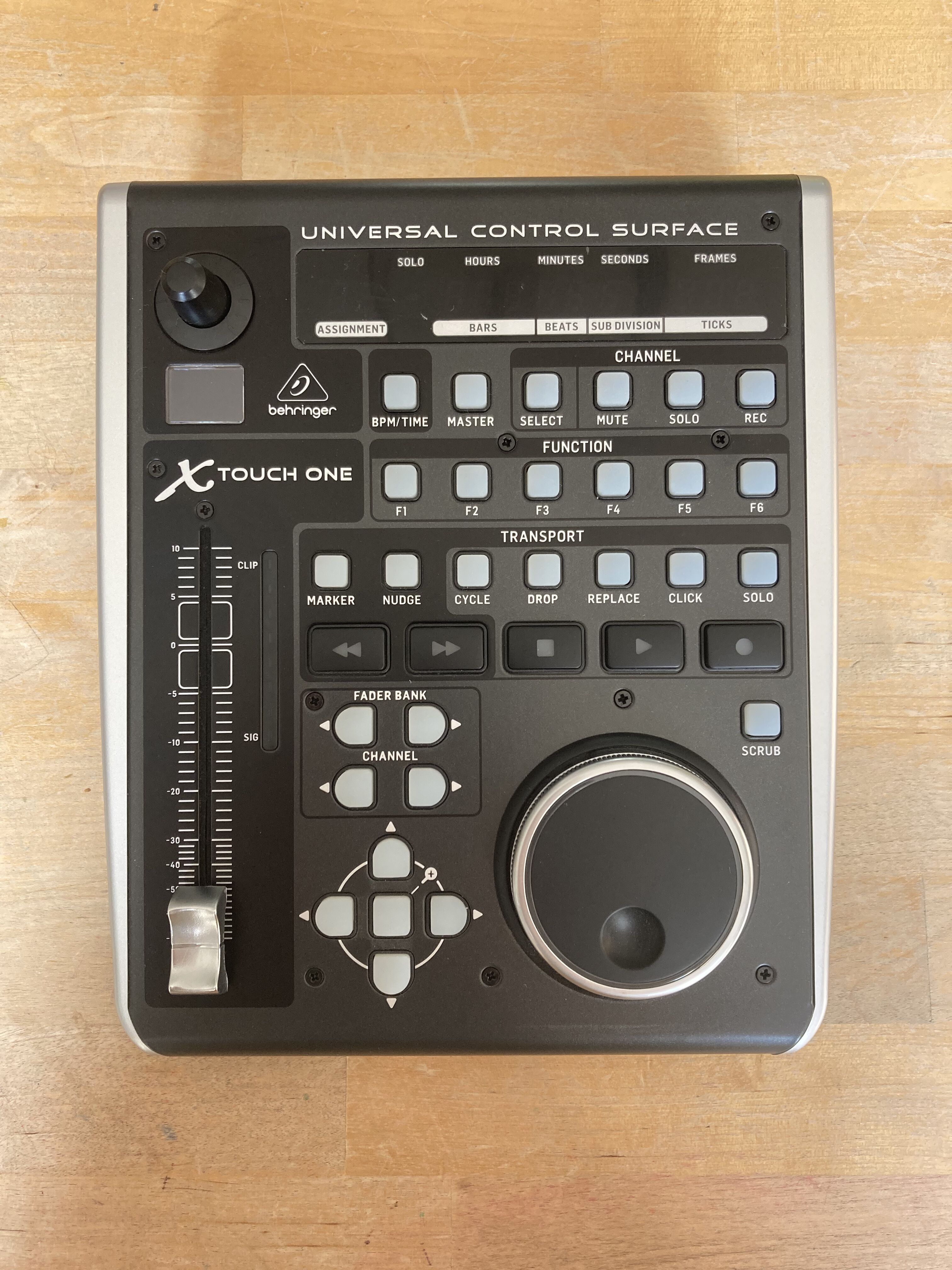 X-Touch One - Behringer X-Touch One - Audiofanzine