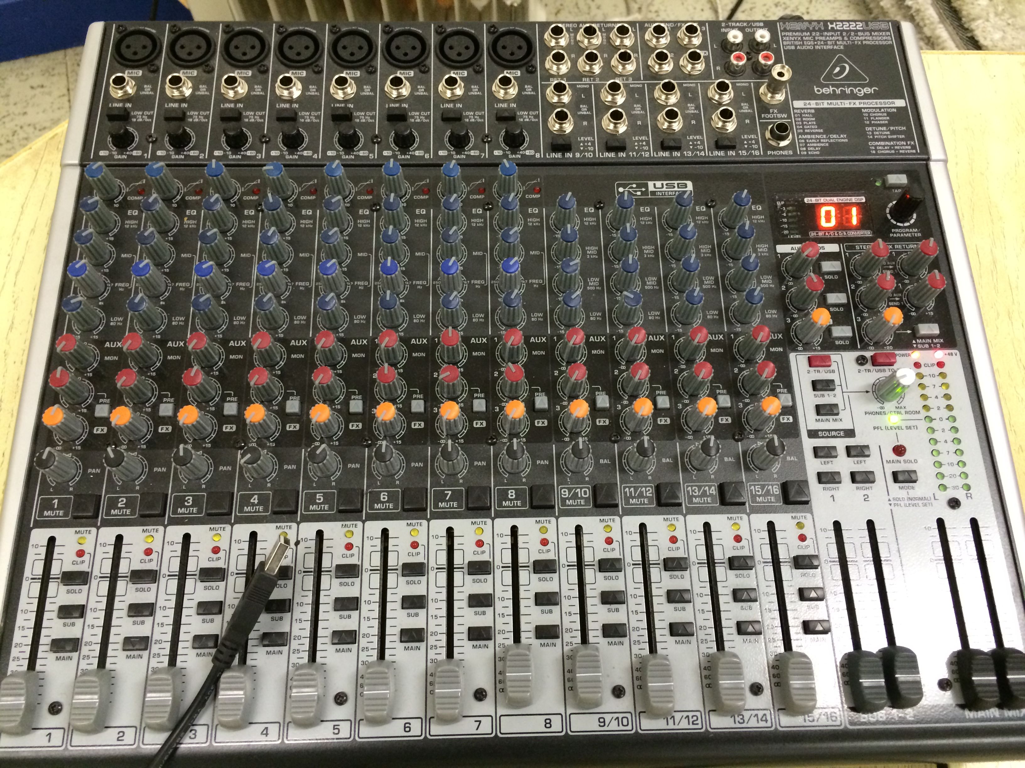 Behringer Xenyx 2222FX image (875639) Audiofanzine