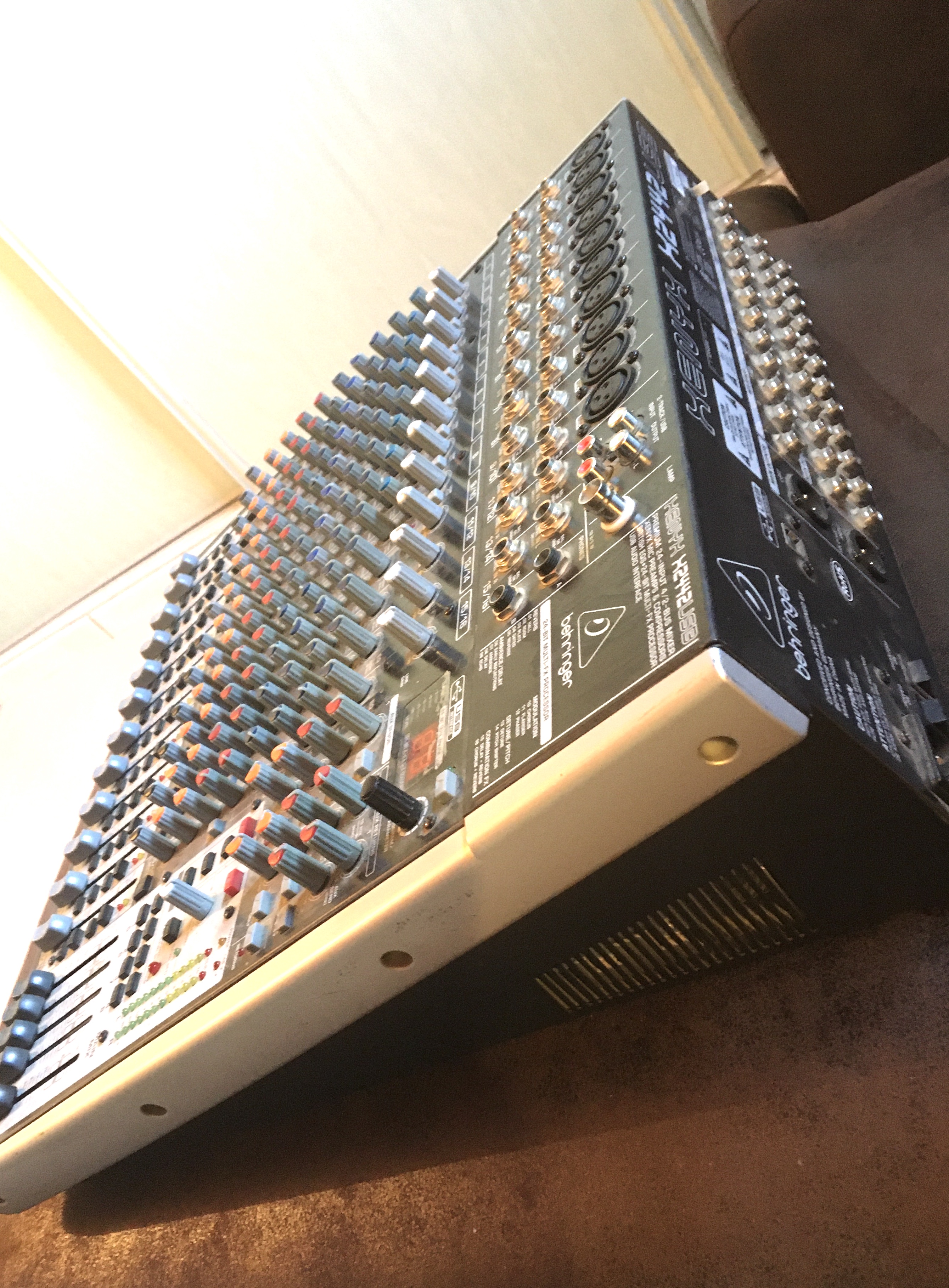 Xenyx 2442FX Behringer Xenyx 2442FX Audiofanzine