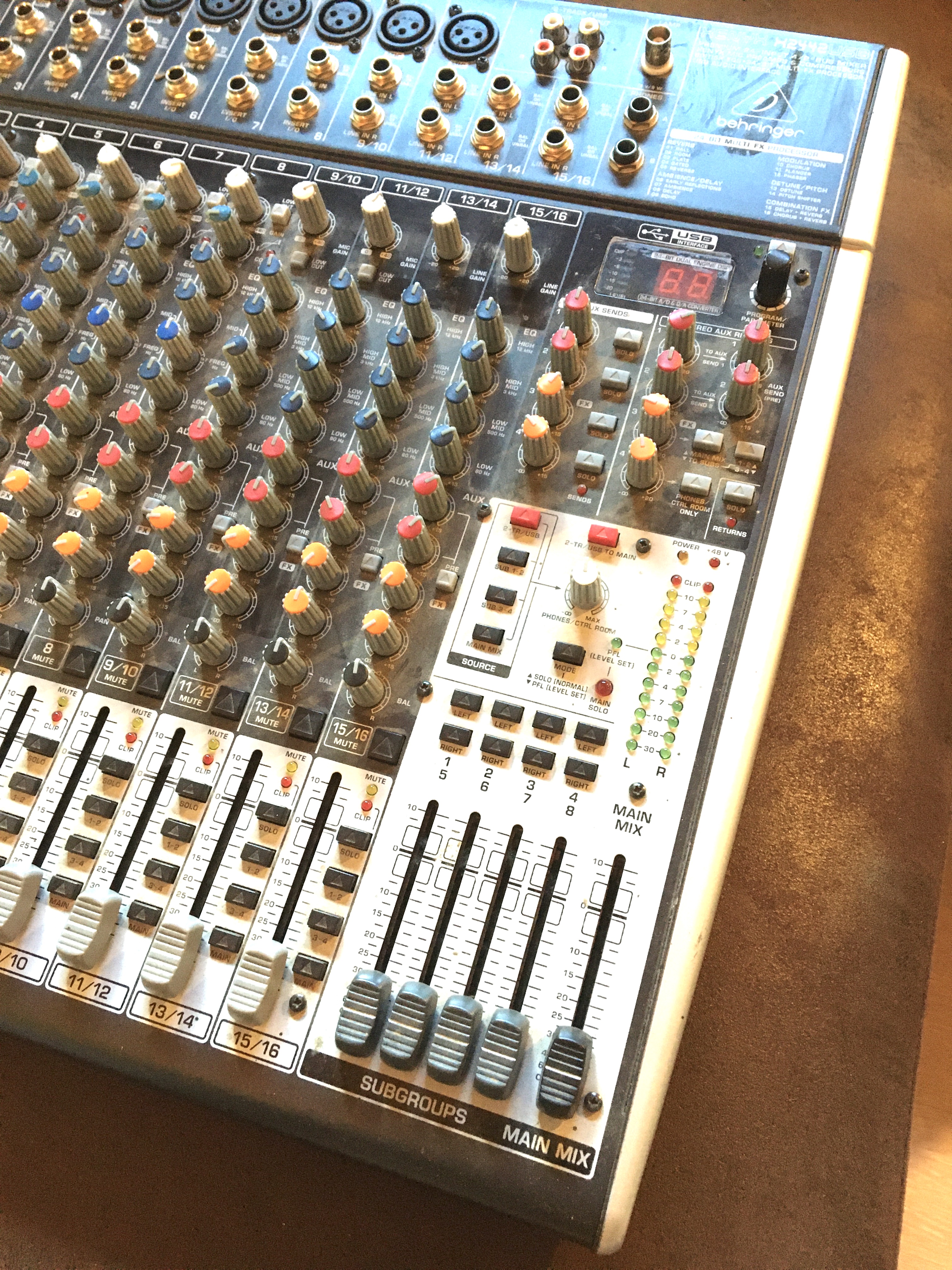 Xenyx 2442FX Behringer Xenyx 2442FX Audiofanzine