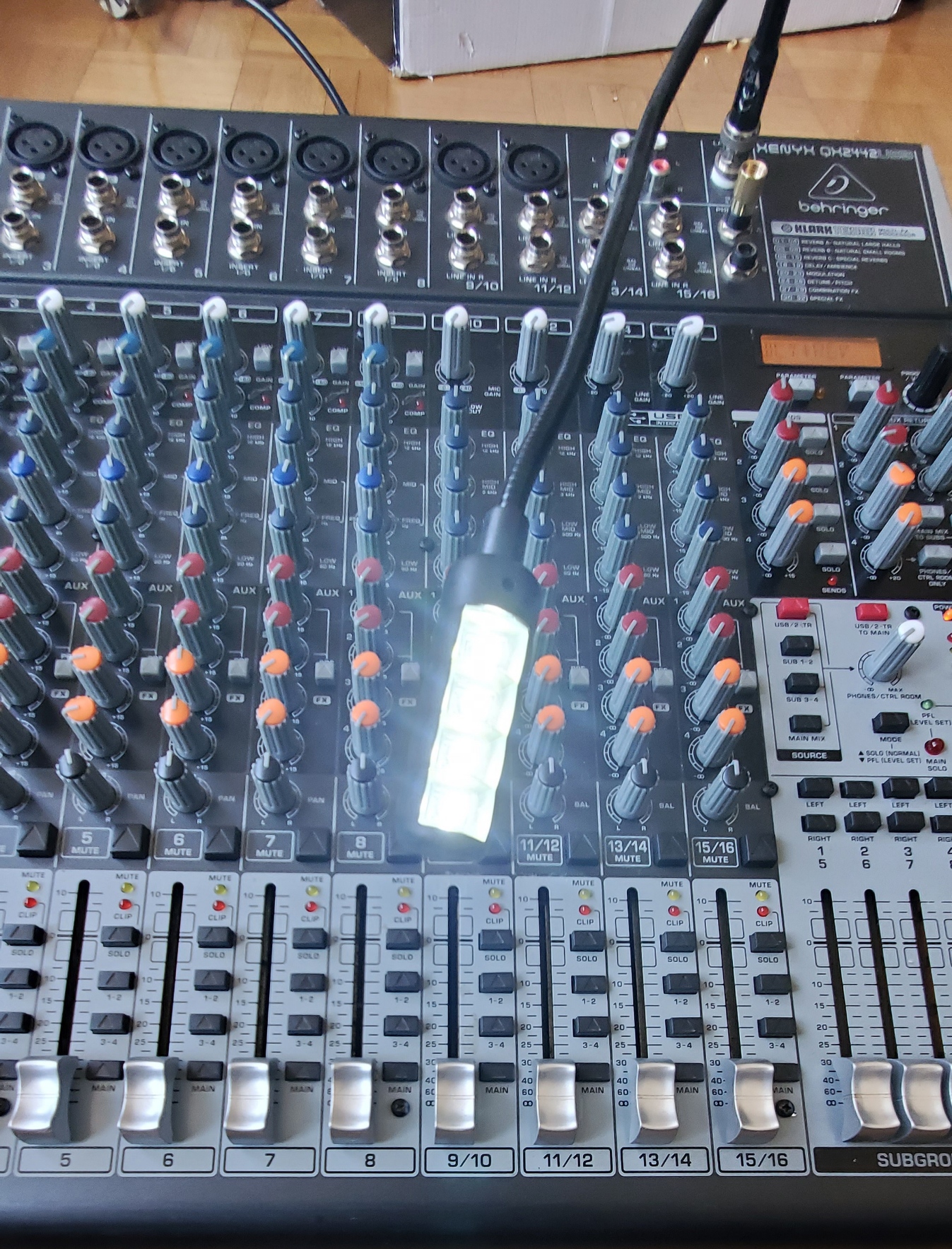 Xenyx QX2442USB Behringer Xenyx QX2442USB Audiofanzine