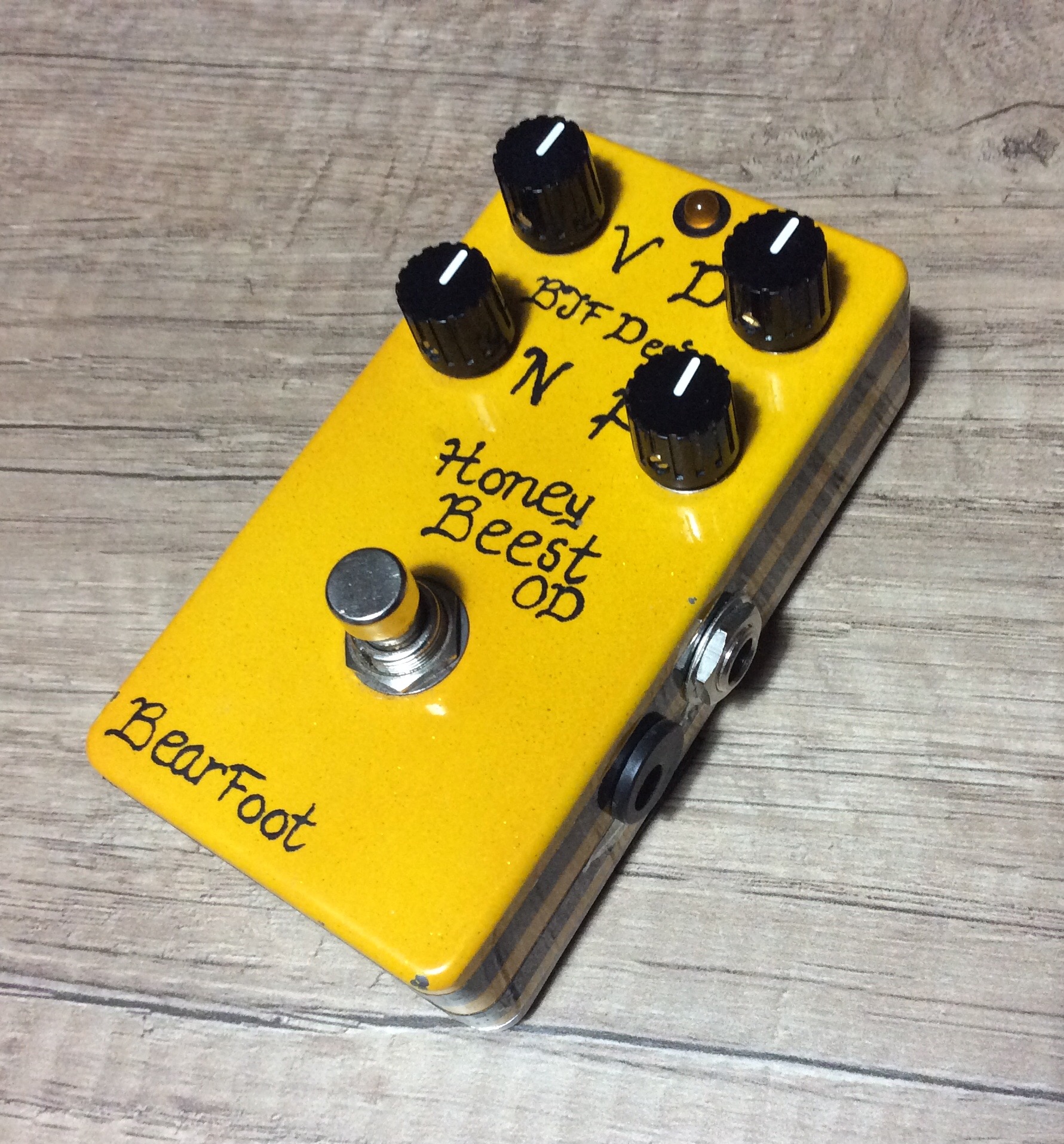 HONEY BEE OVERDRIVE BJFe / BearFoot Honey Bee Overdrive Audiofanzine