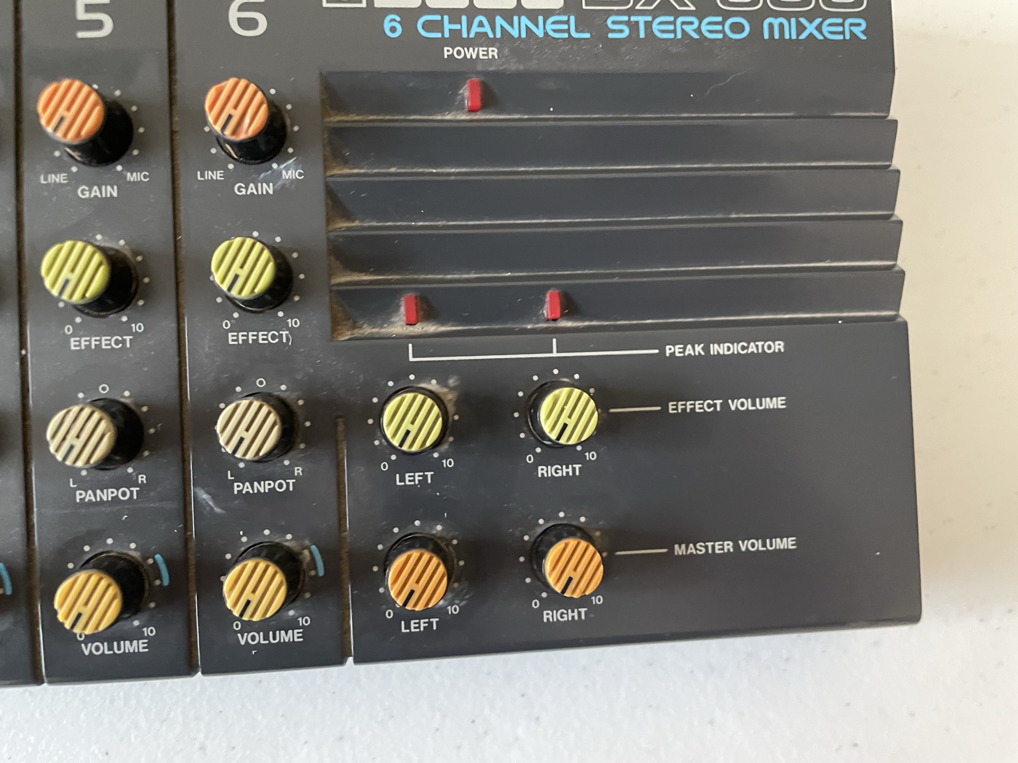 BX-600 channel stereo Boss BX-600 channel stereo mixer - Audiofanzine