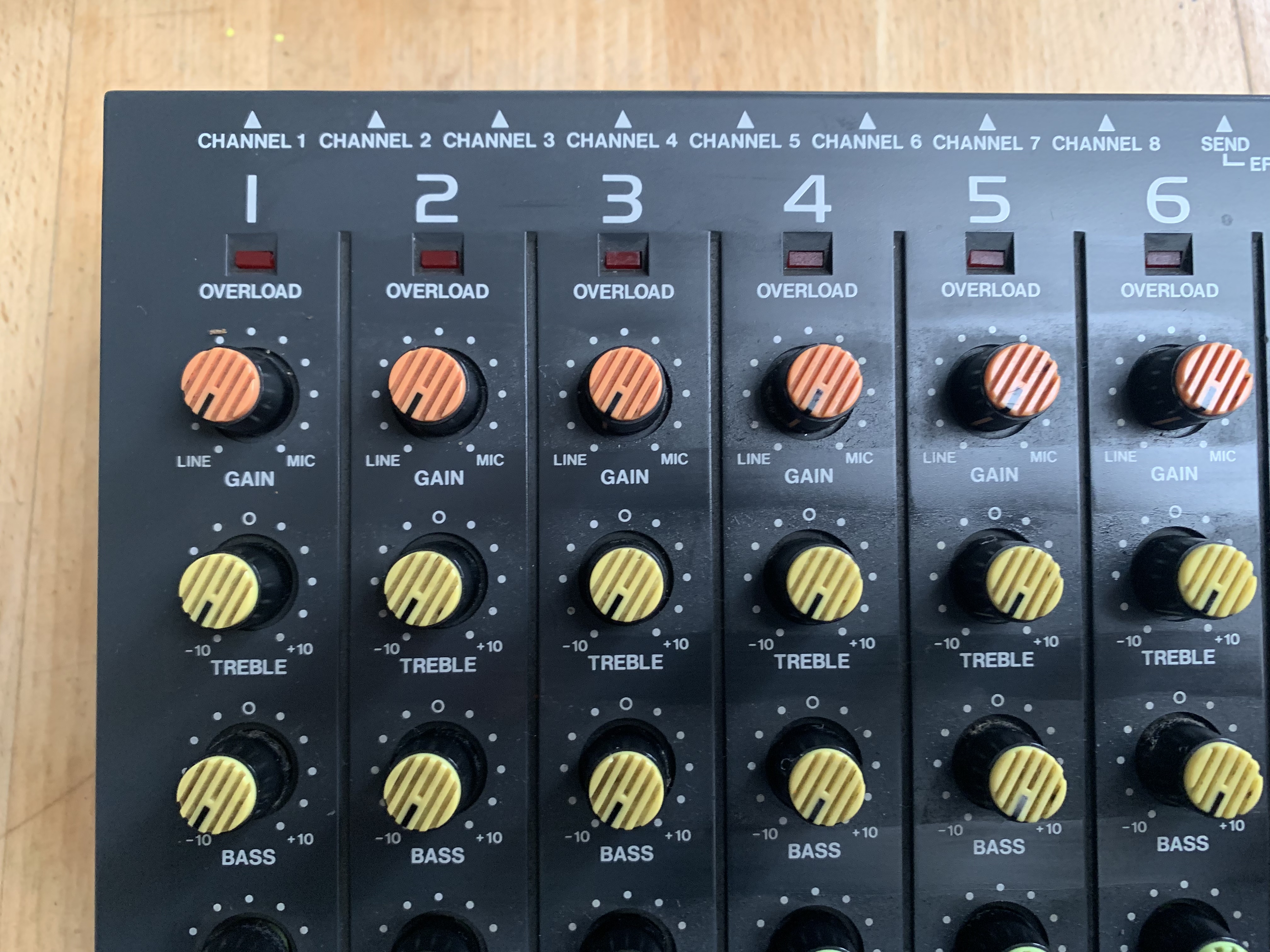 BX800 8 Channel Stereo Mixer Boss Audiofanzine