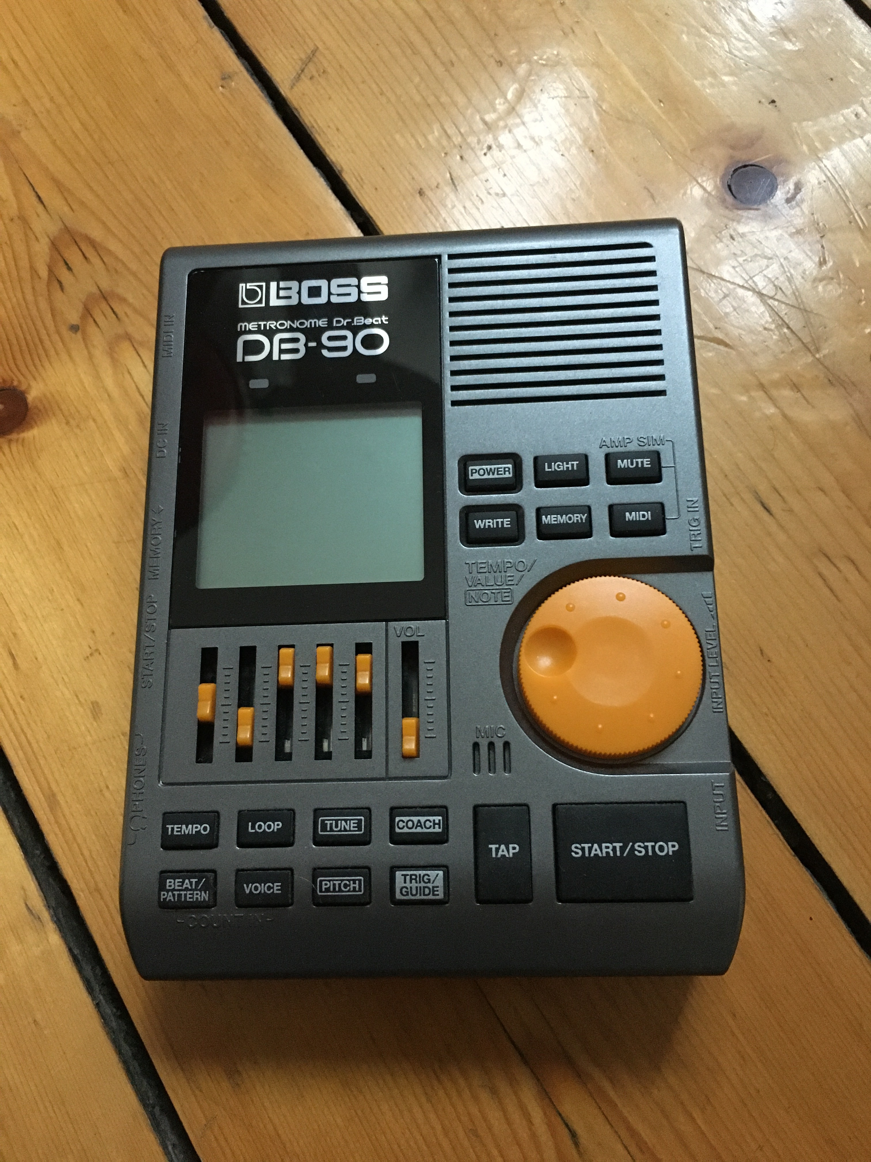 Boss Métronome numérique DB-90 Dr.Beat avec entrée MIDI