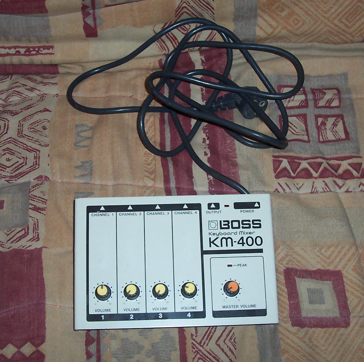 KM400 KEYBOARD MIXER Boss KM400 Keyboard Mixer Audiofanzine