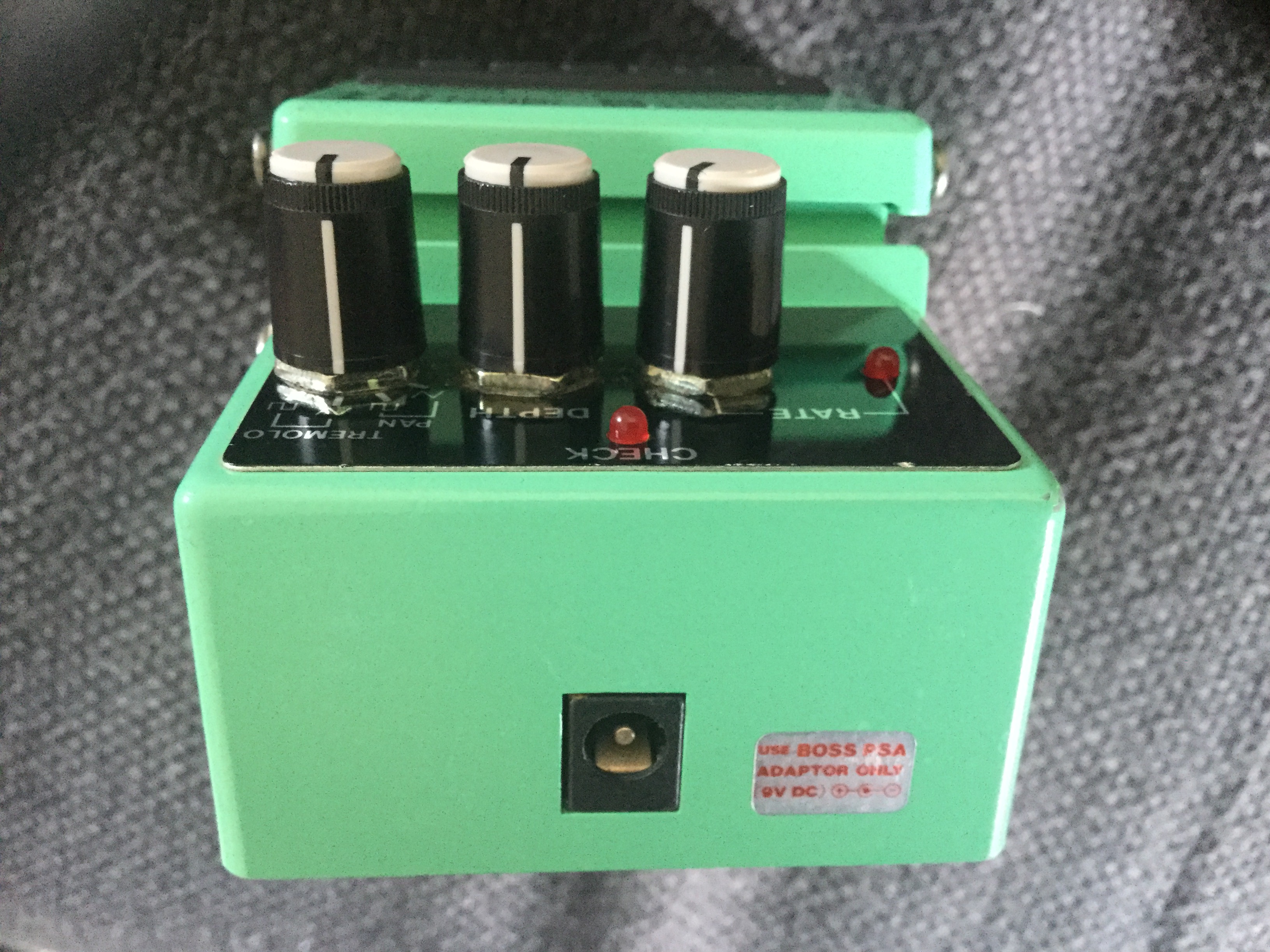 Boss PN2 Tremolo/Pan Audiofanzine