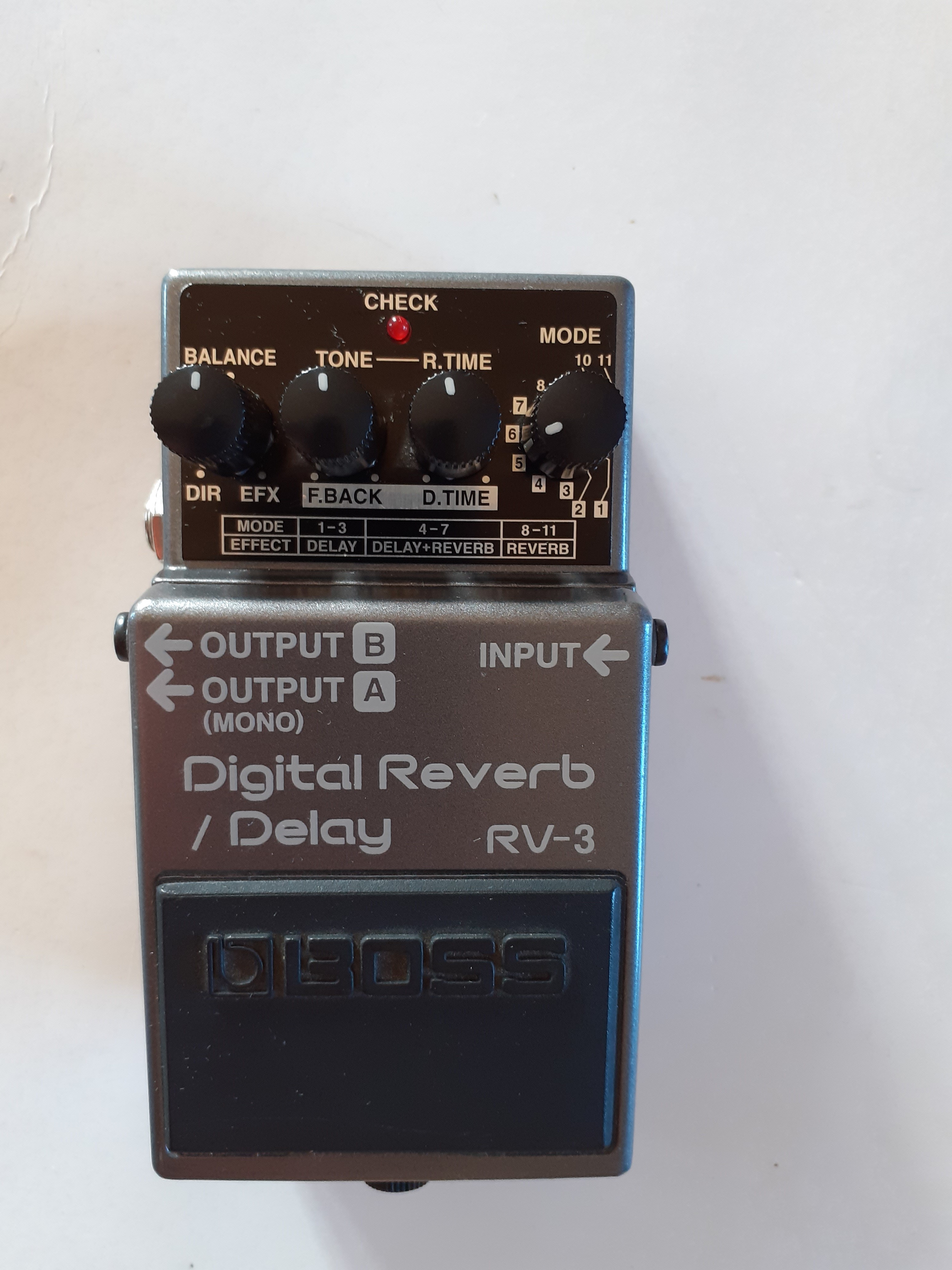 BOSS RV-3 Digital Reverb/Delay (Centre) - Audiofanzine