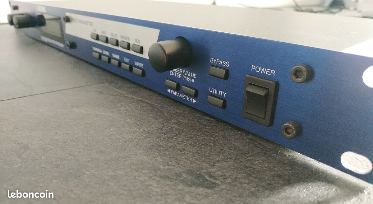 SX700 Studio Effects Processor Boss Audiofanzine