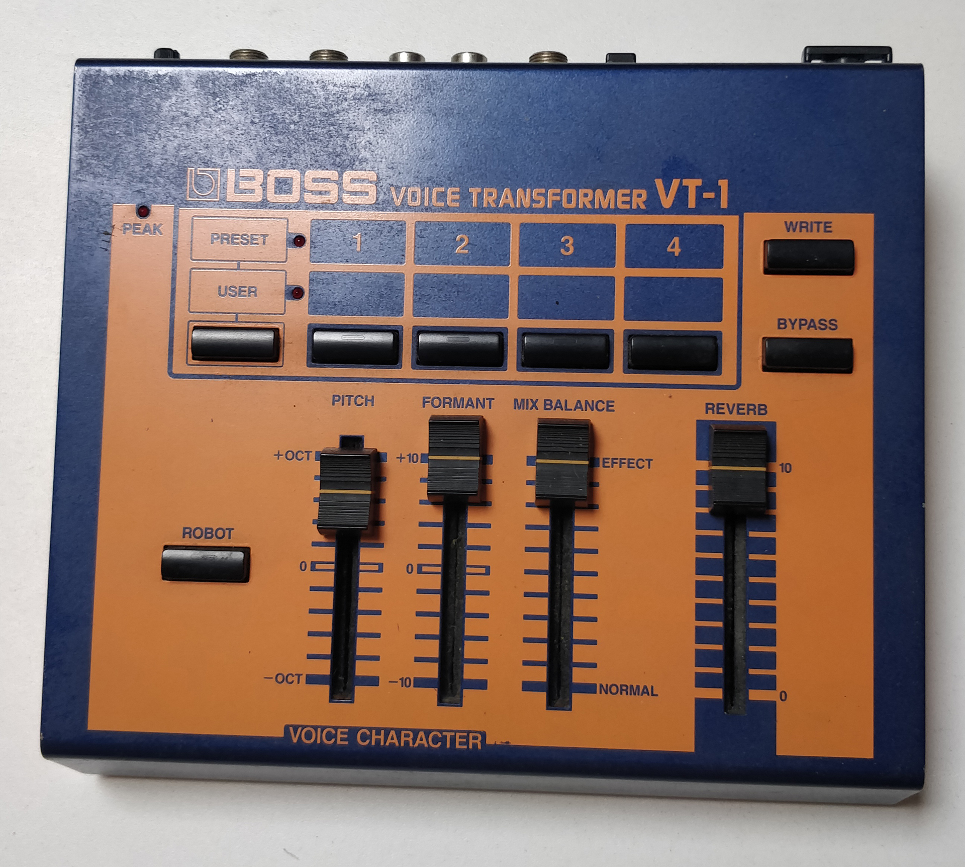 BOSS VT-1 ボイストランスフォーマー　ボイスチェンジャーなかなか手に入らないと思います