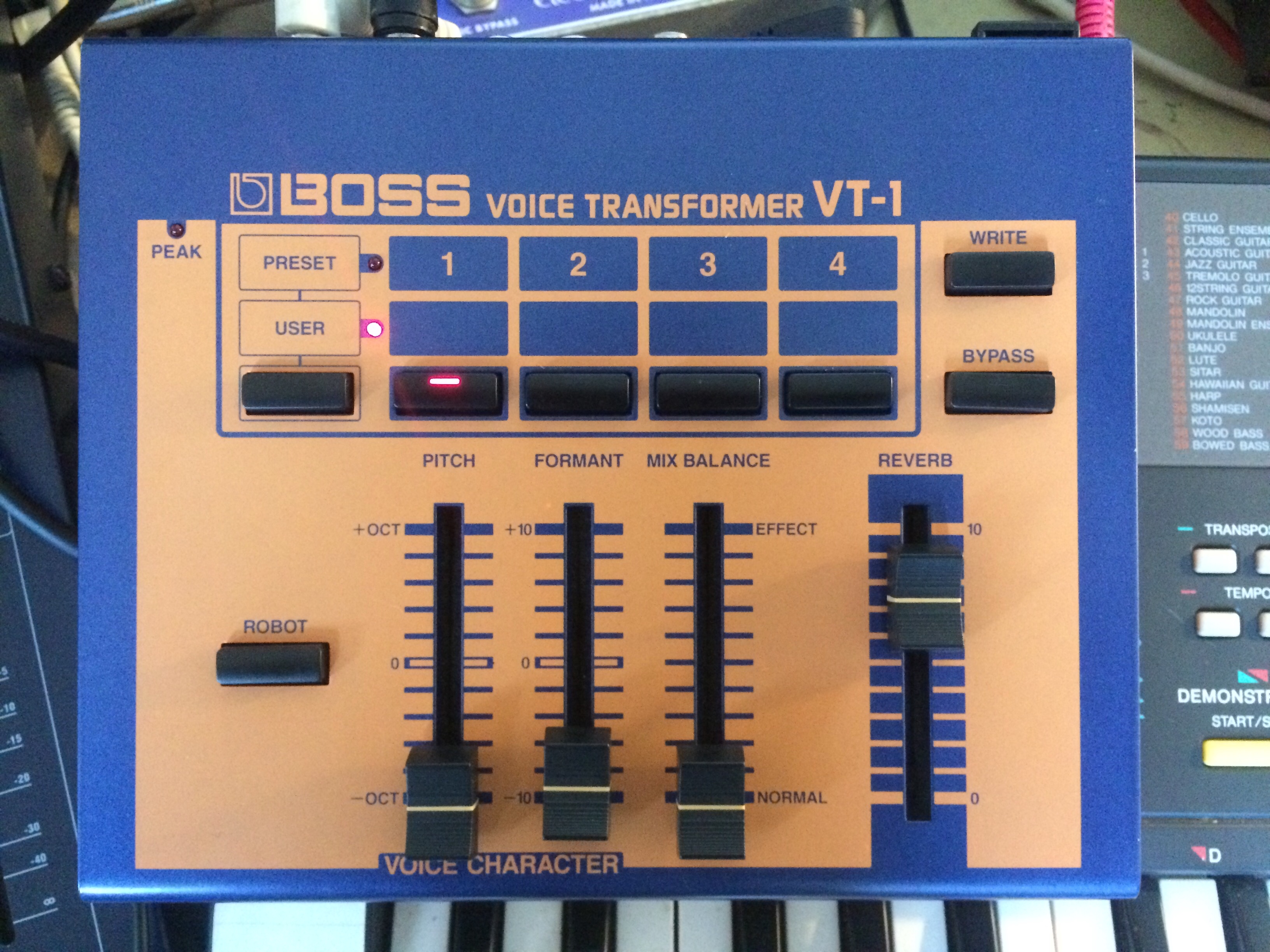 VT-1 Voice Transformer - Boss VT-1 Voice Transformer - Audiofanzine