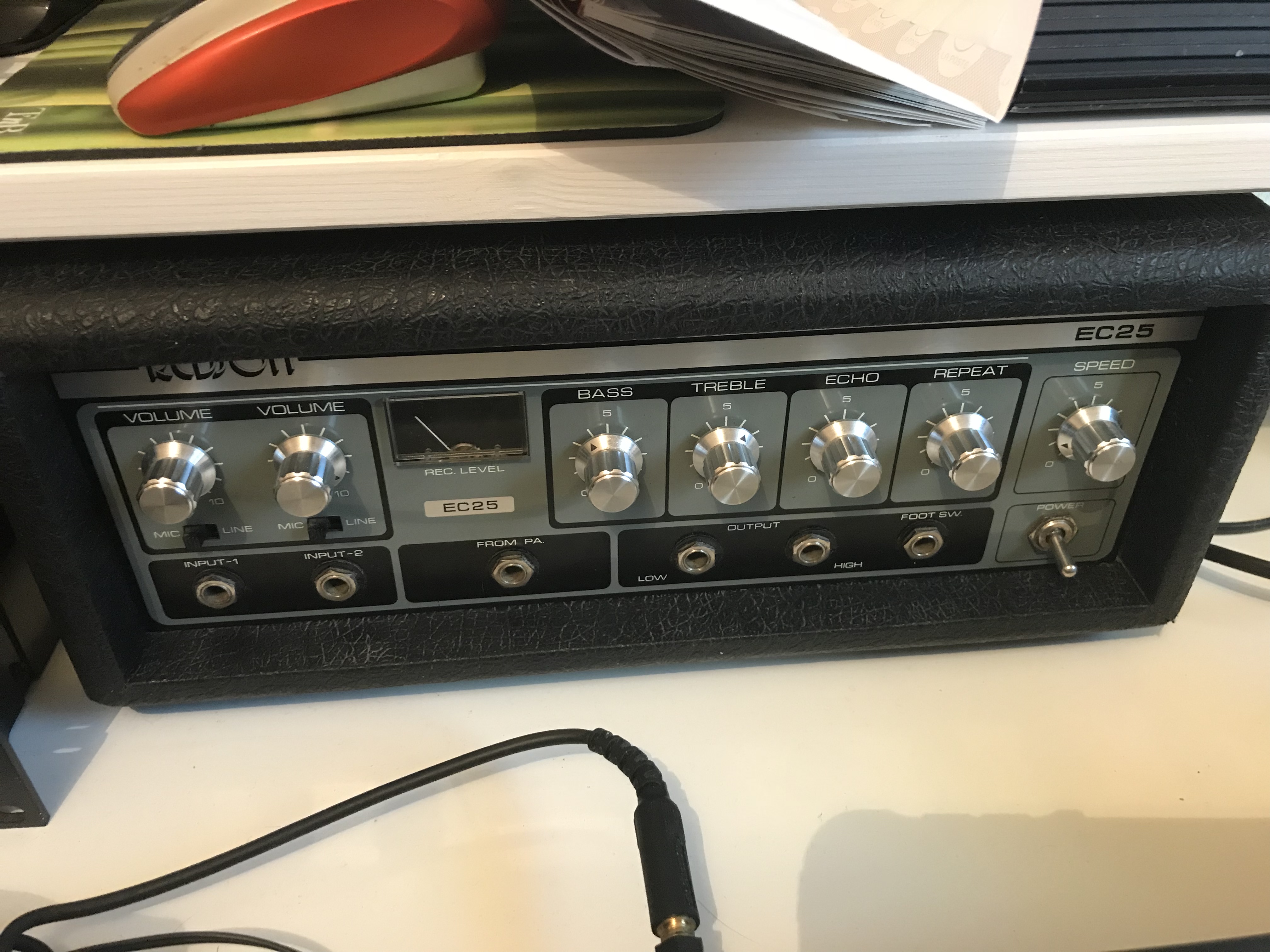 MCE60 DIGITAL ECHO CHAMBER BST MCE60 Digital Echo Chamber Audiofanzine