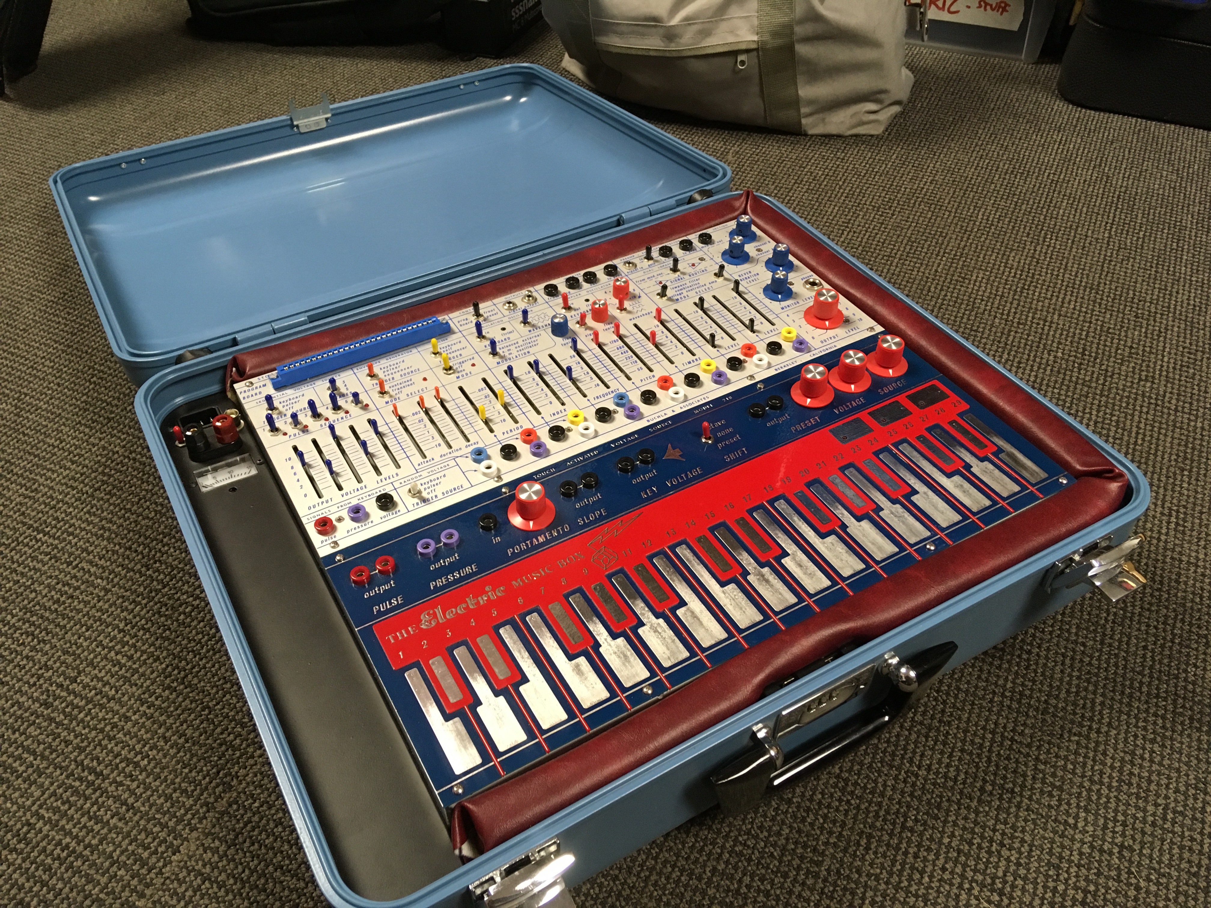 Buchla Music Easel (IledeFrance) Audiofanzine