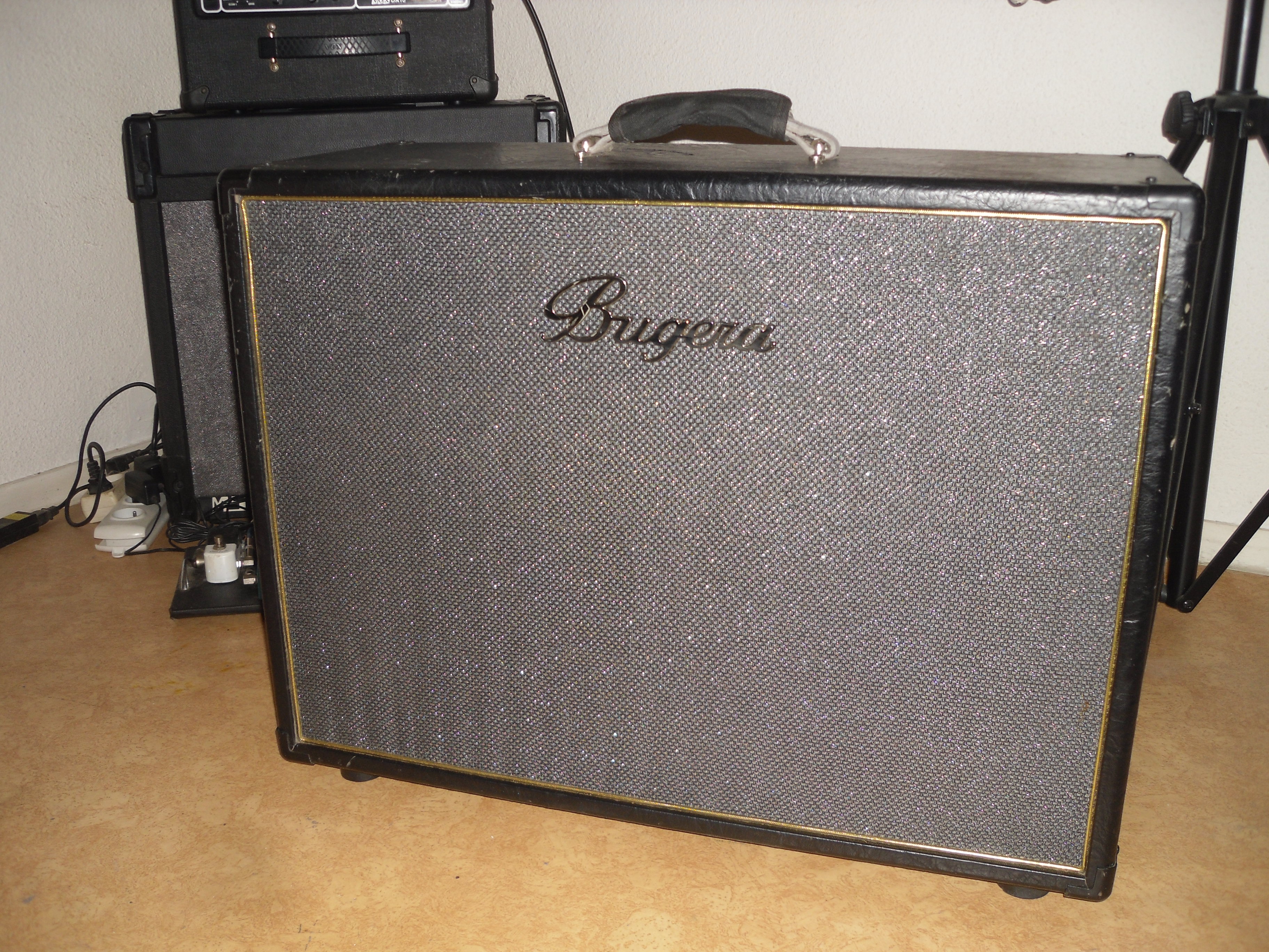 Bugera 212V-BK 2x12 Guitar Speaker Cabinet | lupon.gov.ph