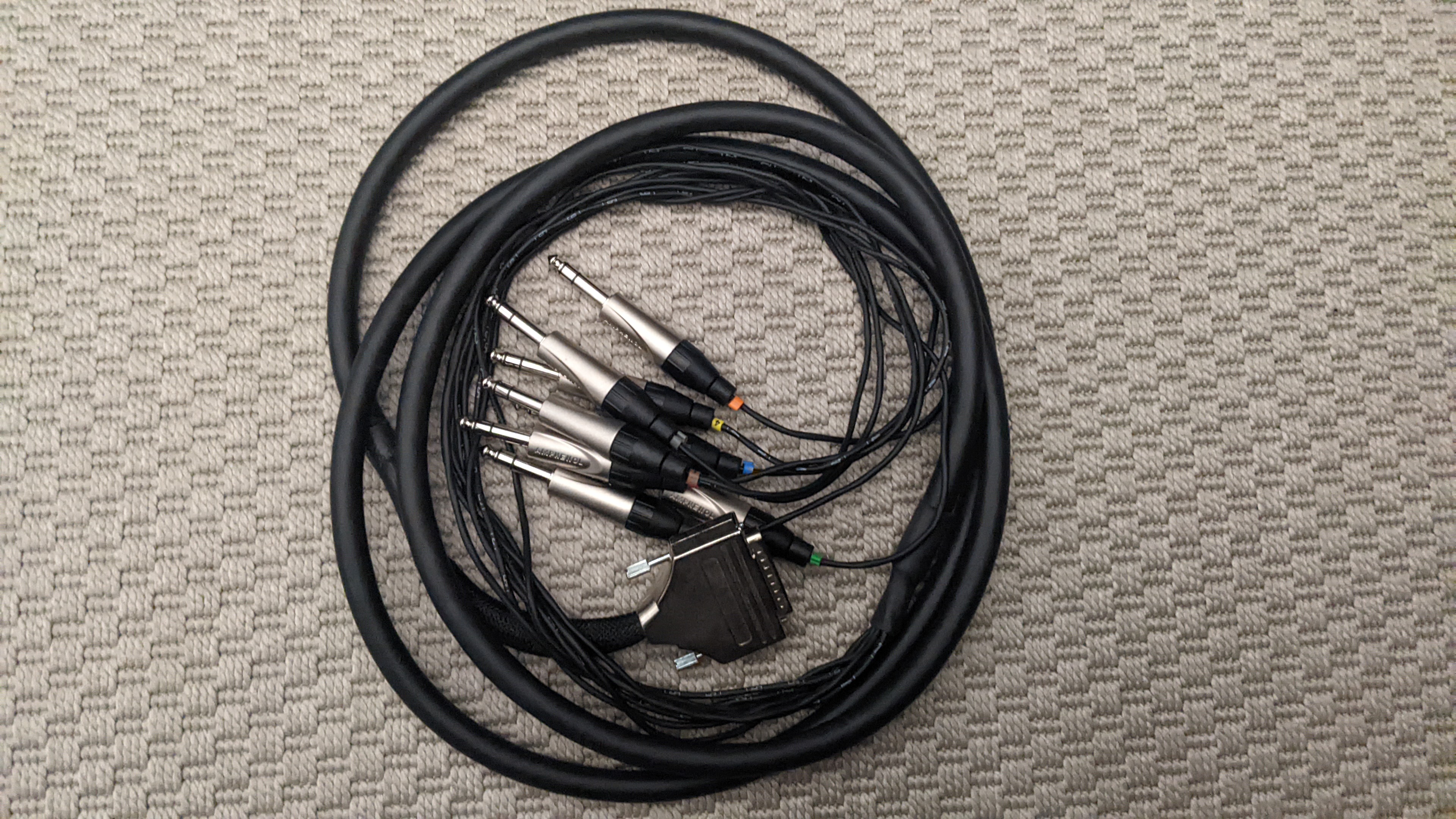 Vends cable Mogami DB25 - TRS (Alsace) - Audiofanzine