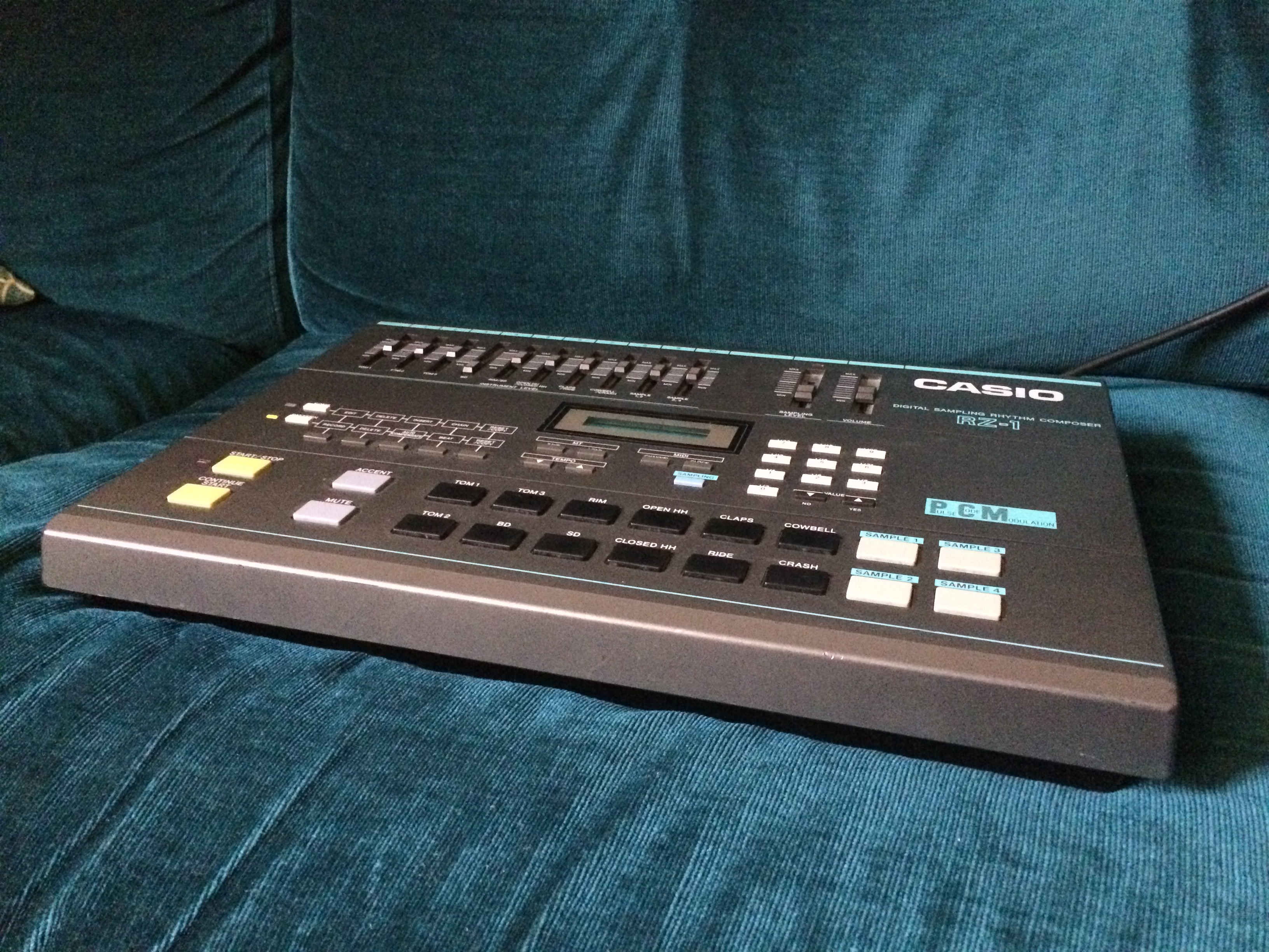 RZ1 SAMPLING DRUM MACHINE Casio RZ1 Sampling Drum Machine