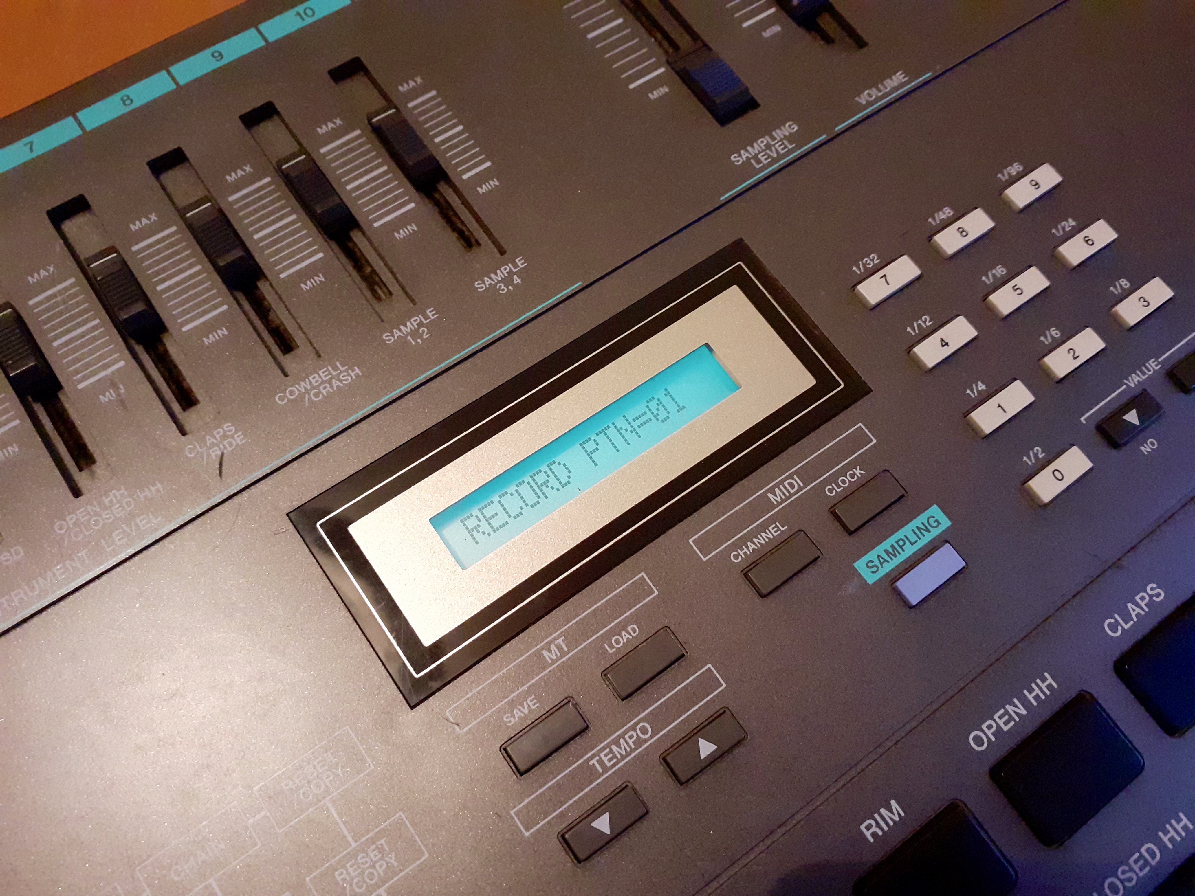 RZ1 Sampling Drum Machine Casio RZ1 Sampling Drum Machine Audiofanzine
