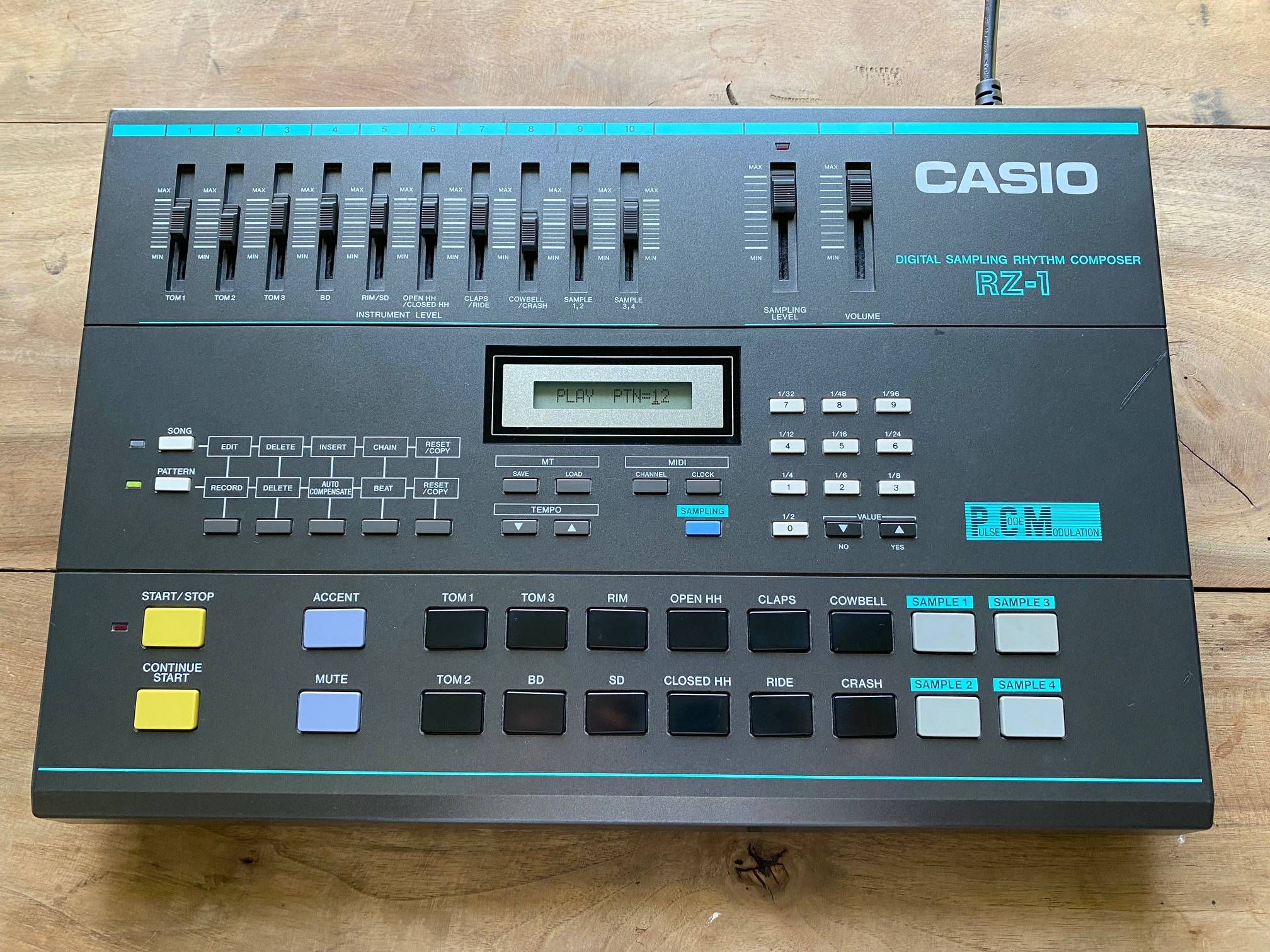 RZ1 Sampling Drum Machine Casio RZ1 Sampling Drum Machine