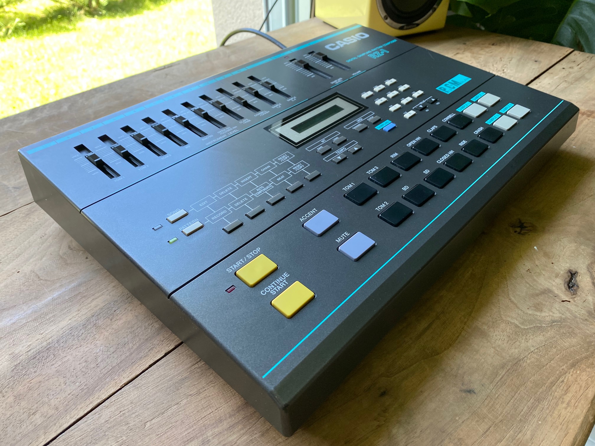 RZ1 Sampling Drum Machine Casio RZ1 Sampling Drum Machine