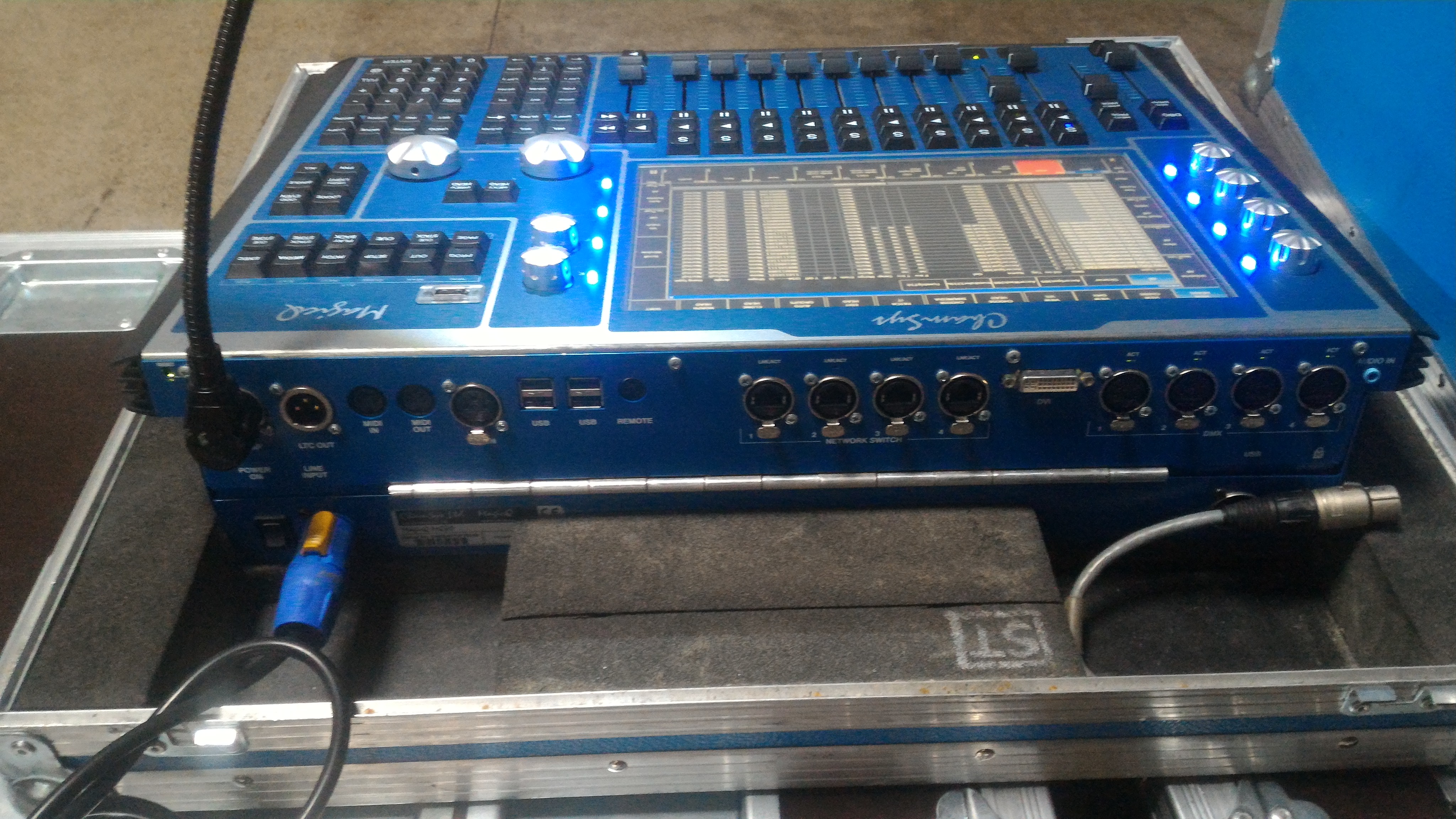 MAGICQ MQ80 Chamsys MagicQ MQ80 Audiofanzine