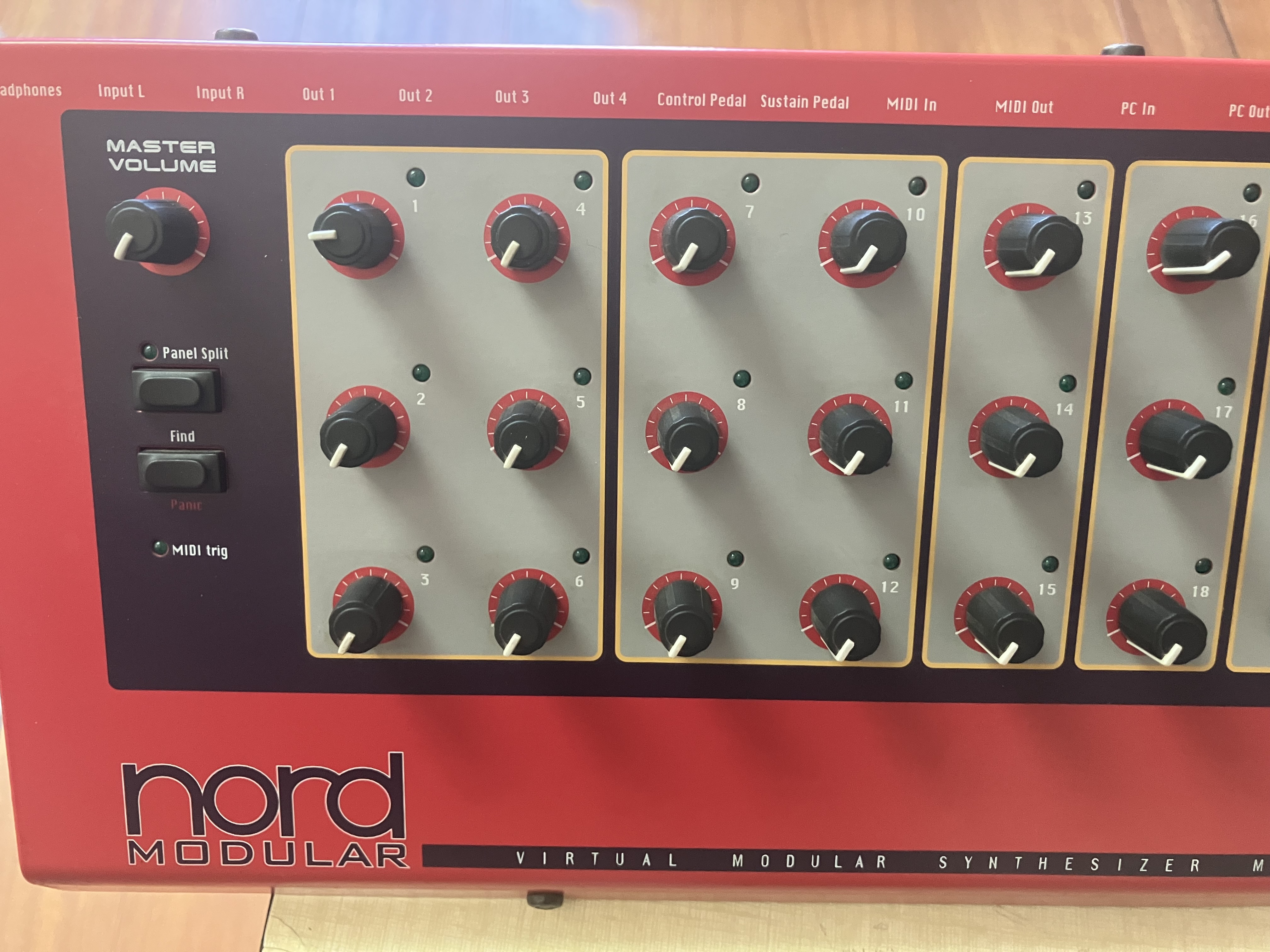Nord Modular Rack - Clavia Nord Modular Rack - Audiofanzine