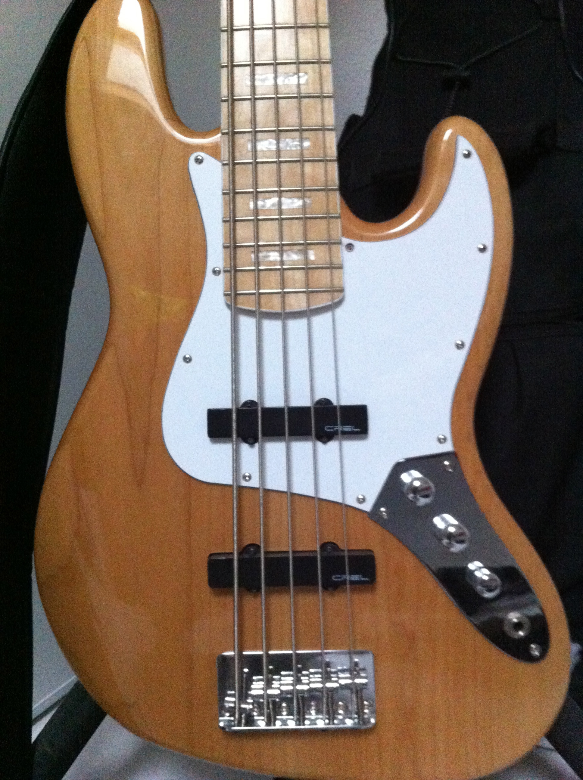 Photo Cort GB75 Cort Basse 5 cordes Custom Jazz Bass (711732) Audiofanzine