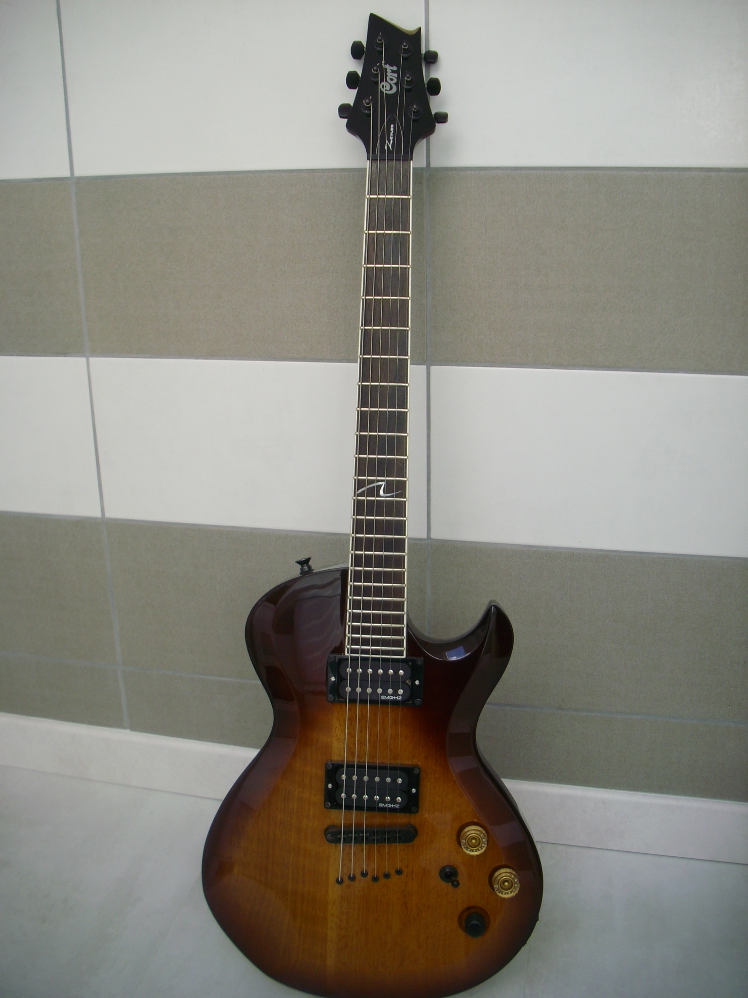 Photo Cort Z44 Cort [Zenox Series] Z44 Tabacco Burst (350707