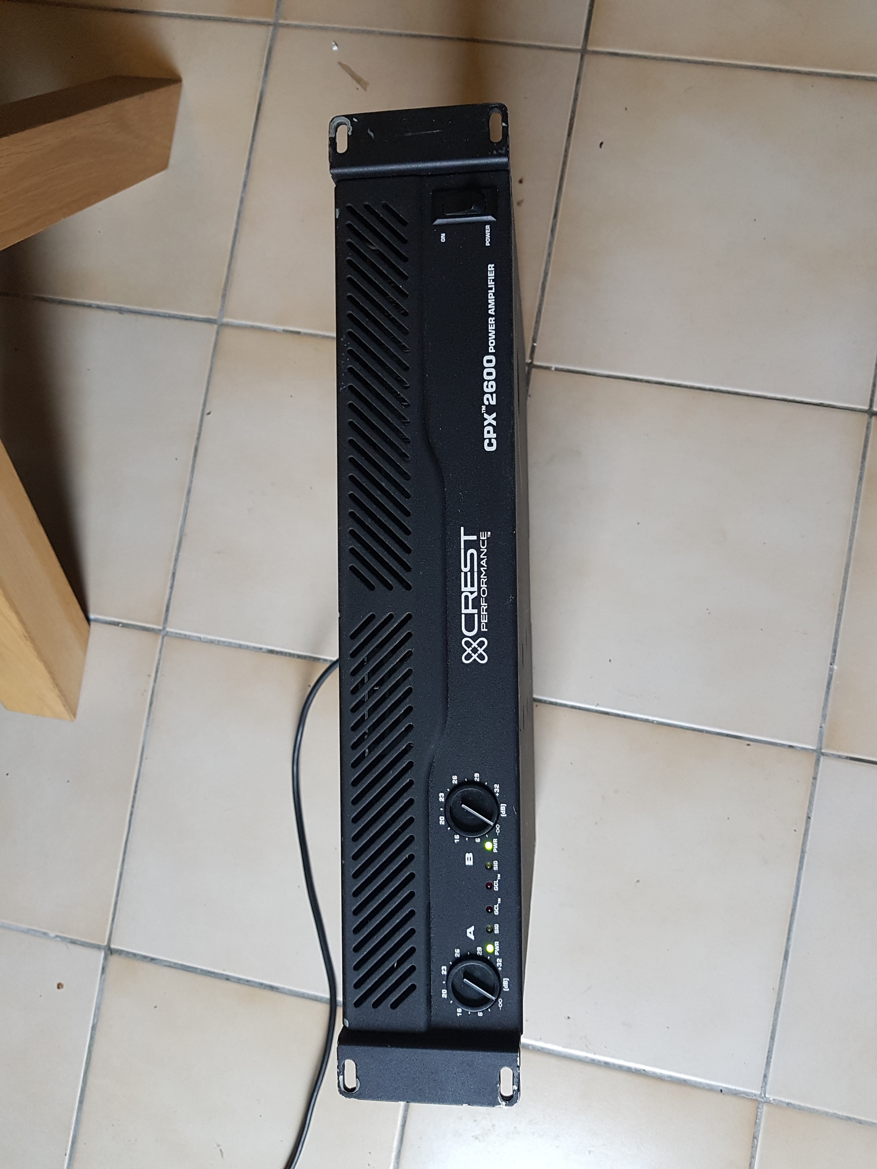CPX 2600 Crest Audio CPX 2600 Audiofanzine