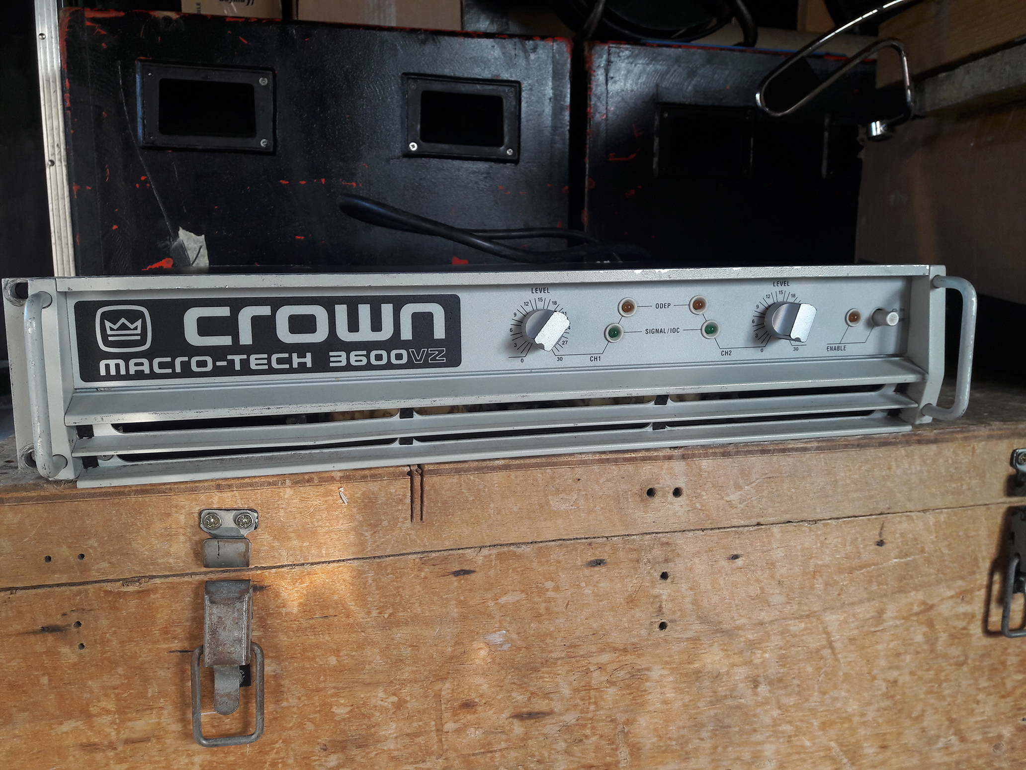 MA 3600VZ Crown MA 3600VZ Audiofanzine
