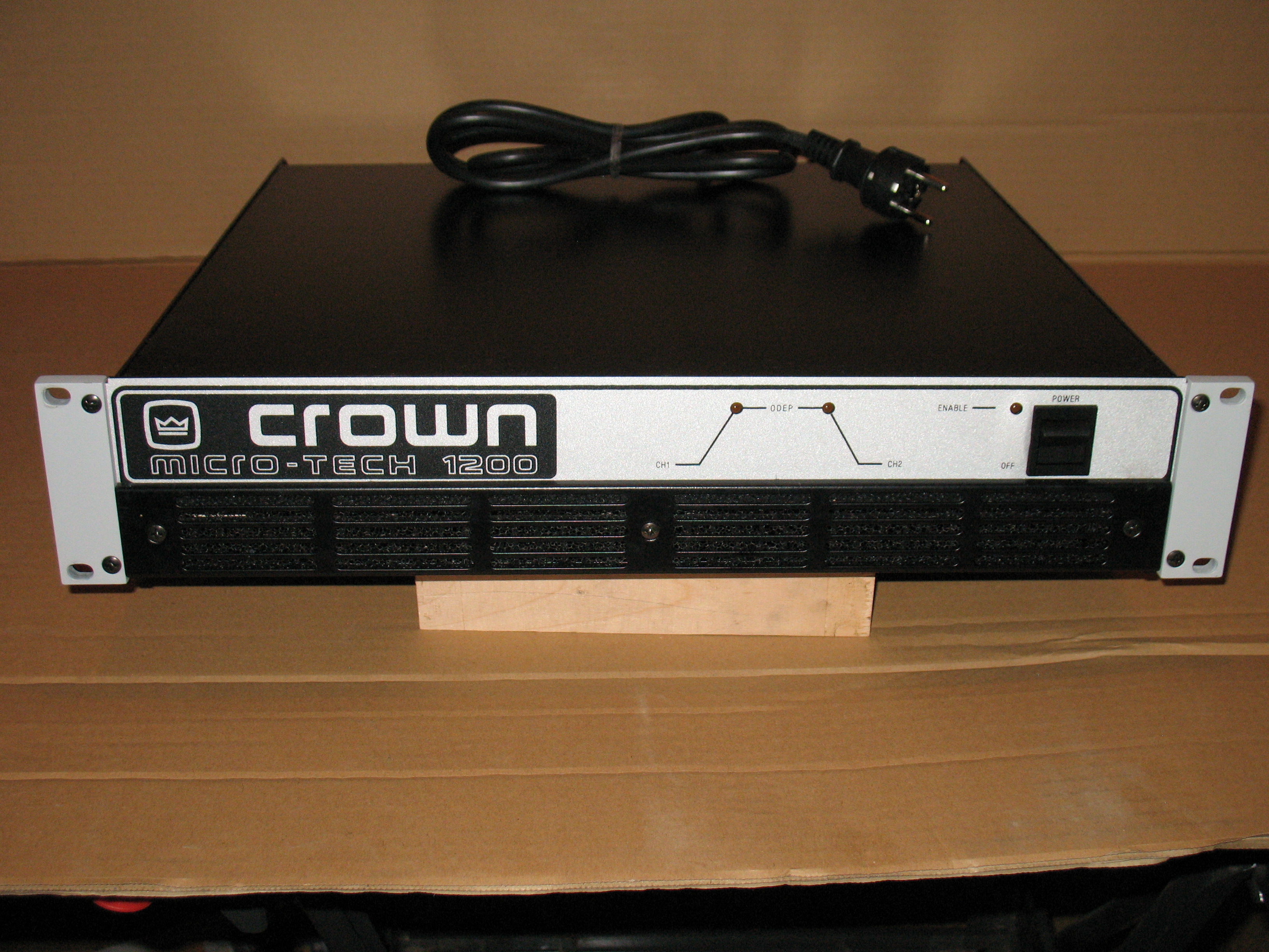 MactroTech 1200 Crown MactroTech 1200 Audiofanzine