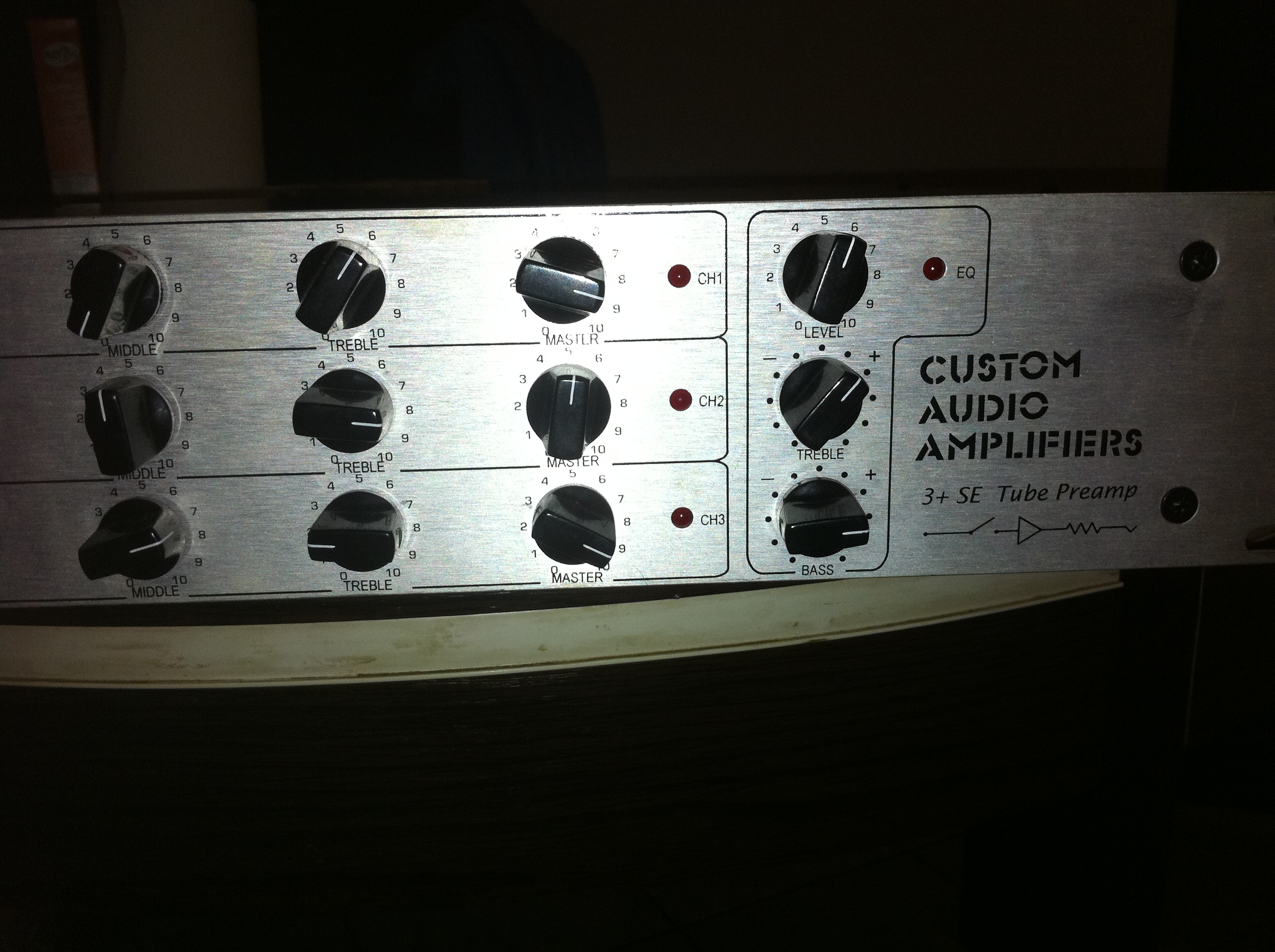 Photo Custom Audio Electronics 3 + SE Custom Audio Electronics 3 + SE